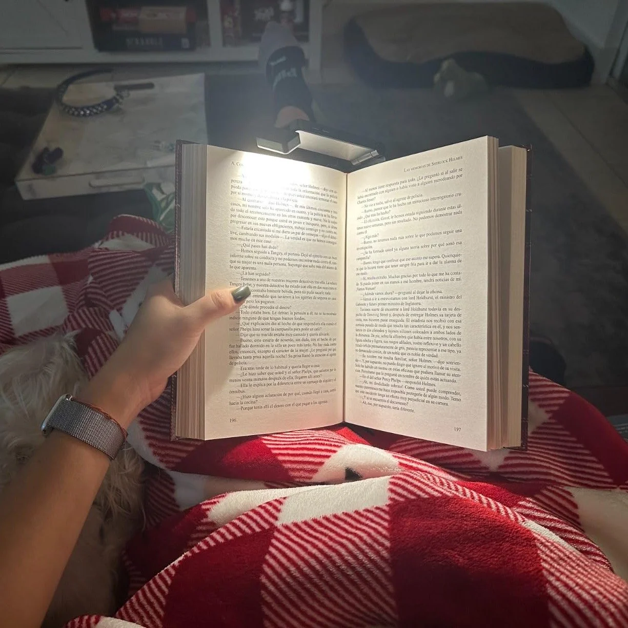 I LOOOOVE THIS! Enjoy your book anywhere, anytime..jpg