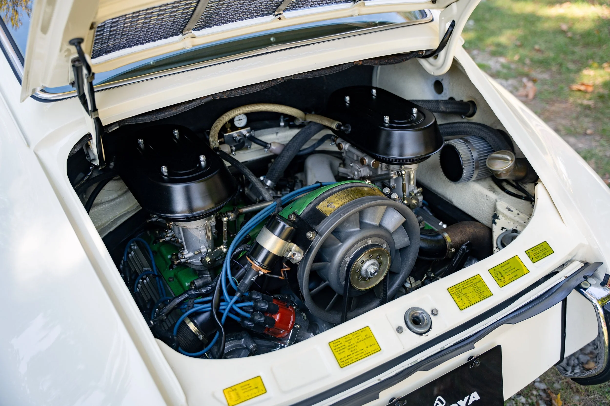 1970 Porsche 911E Coupe #0695-81.jpg