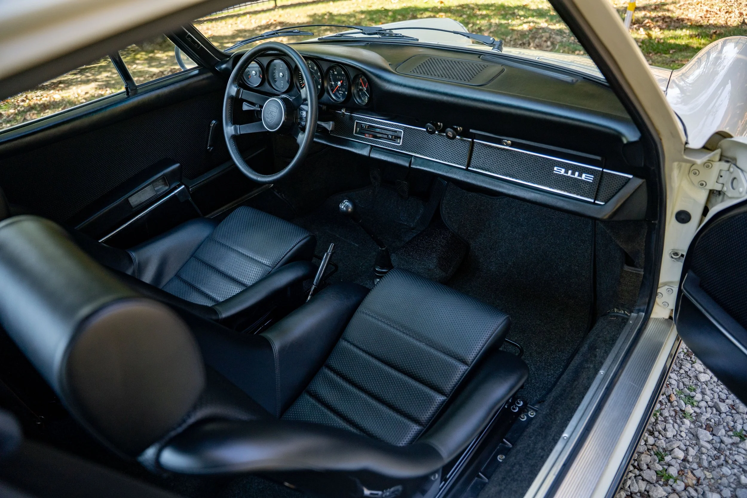 1970 Porsche 911E Coupe #0695-64.jpg