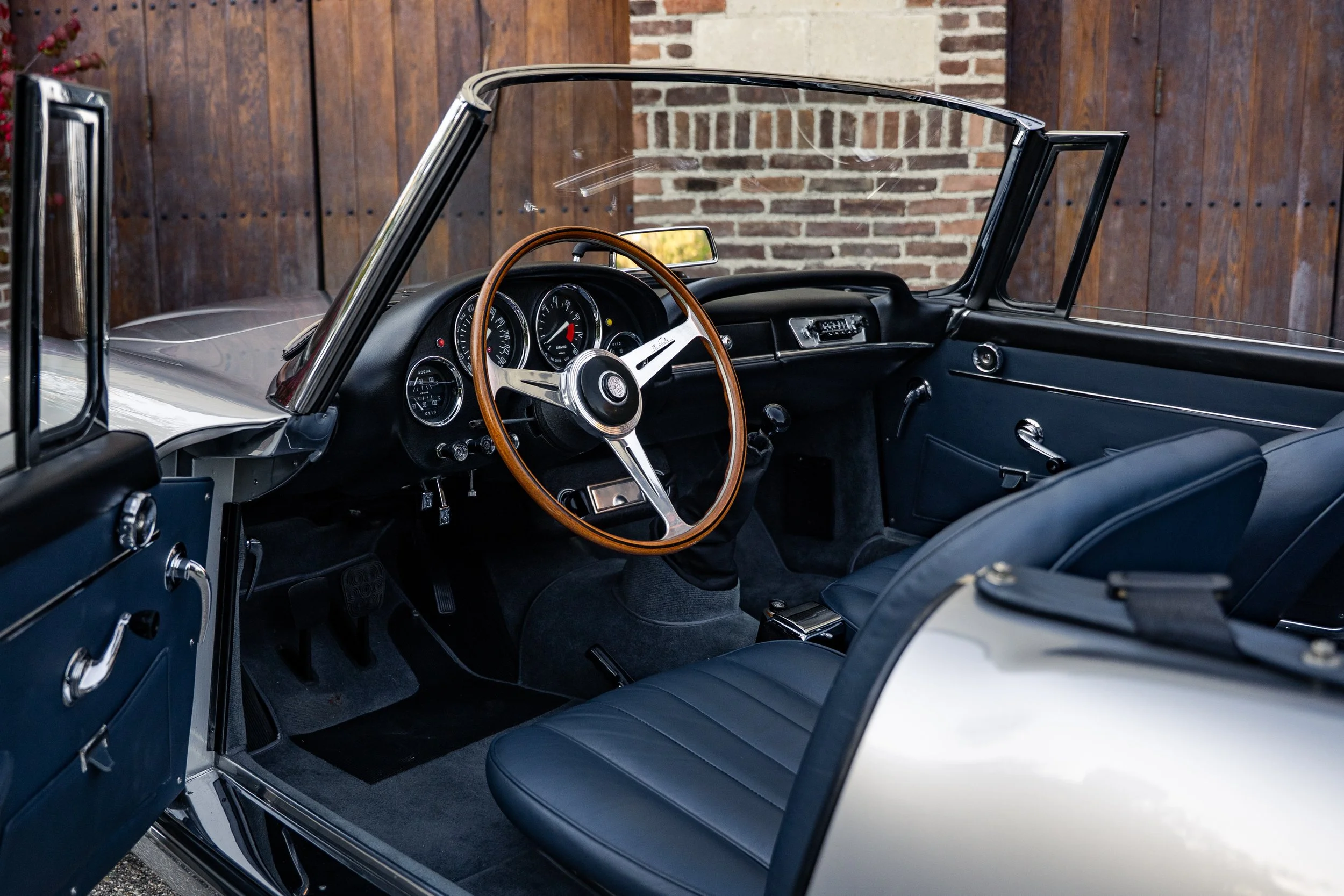 1964 Alfa Romeo 2600 Touring Spider #2676 Advertising Photos-66.jpg