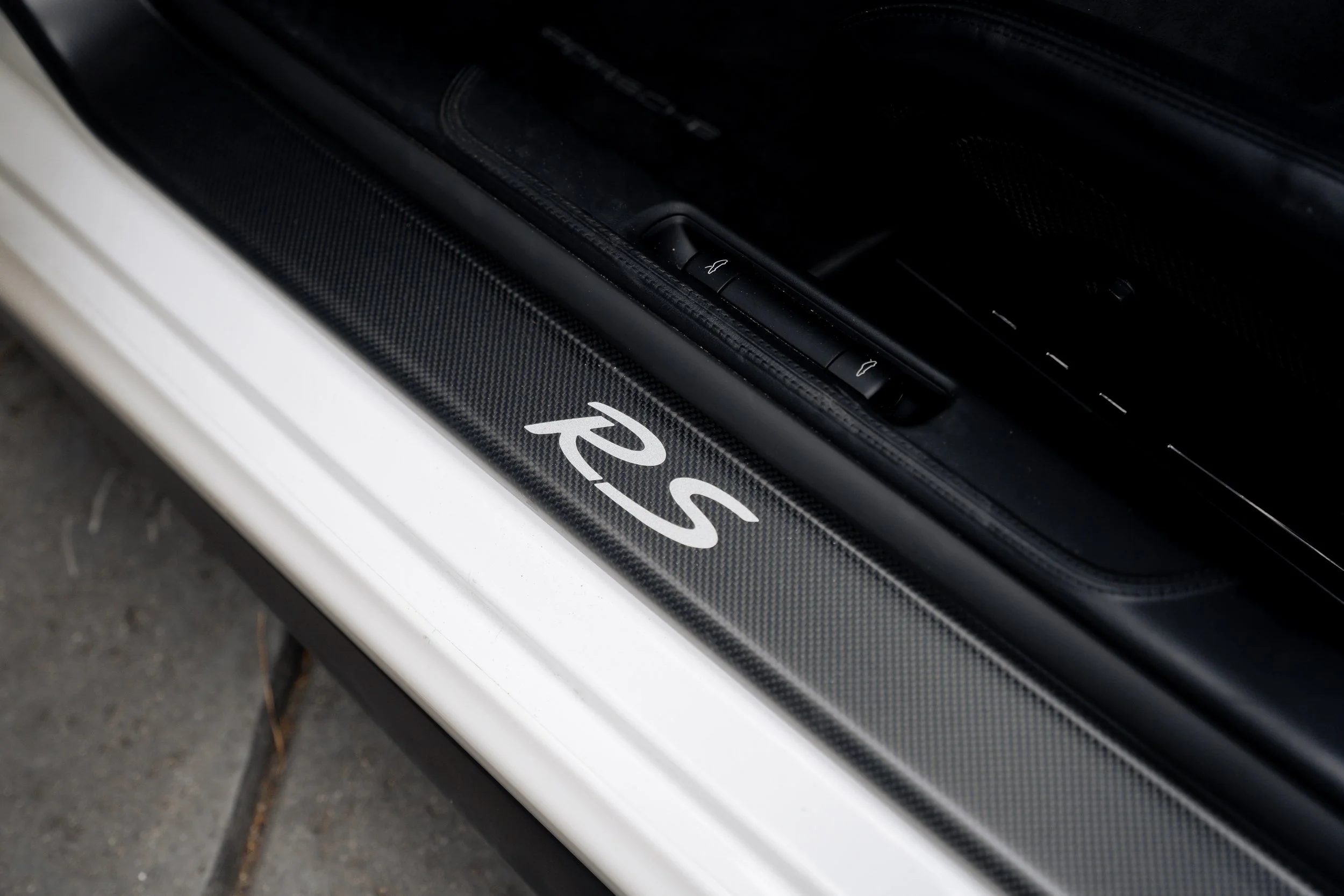 2011 Porsche 911 GT2 RS-2.jpg