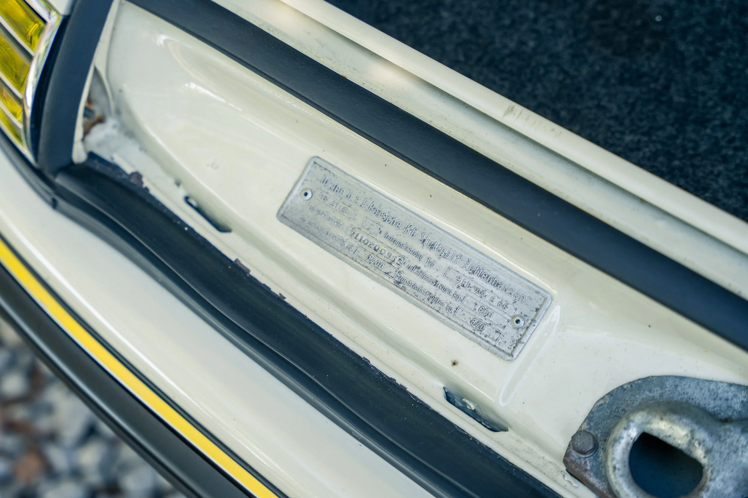 1970 Porsche 911E Coupe #0695-75.jpg