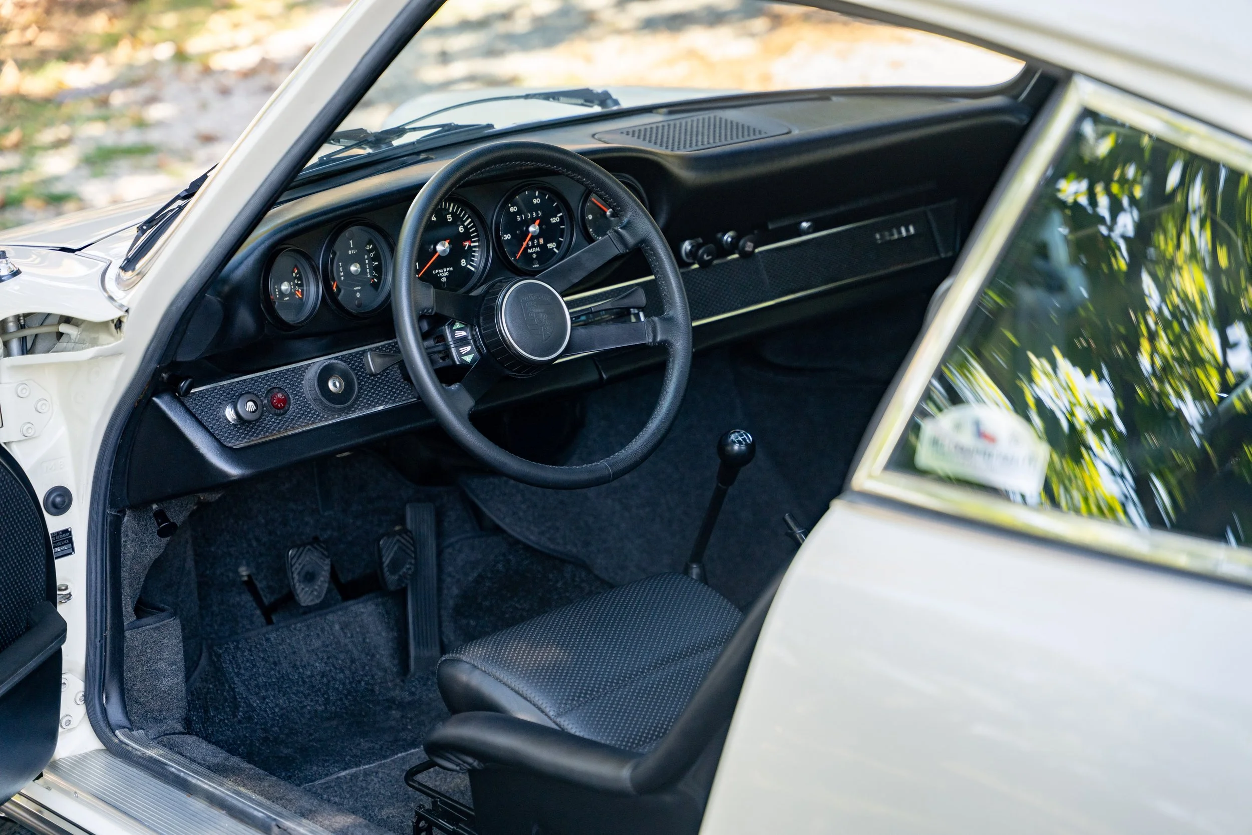 1970 Porsche 911E Coupe #0695-52.jpg