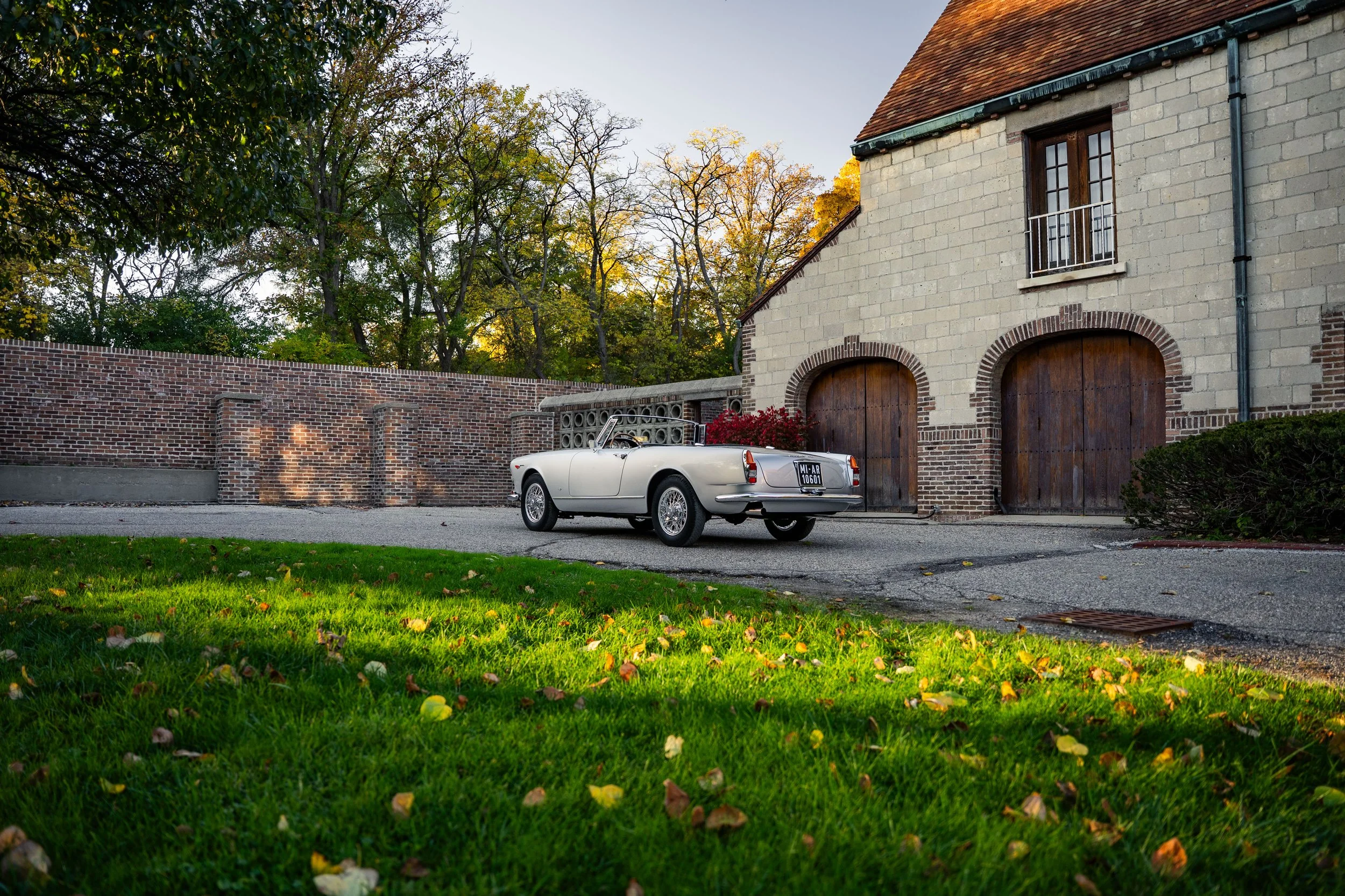 1964 Alfa Romeo 2600 Touring Spider #2676 Advertising Photos-15.jpg