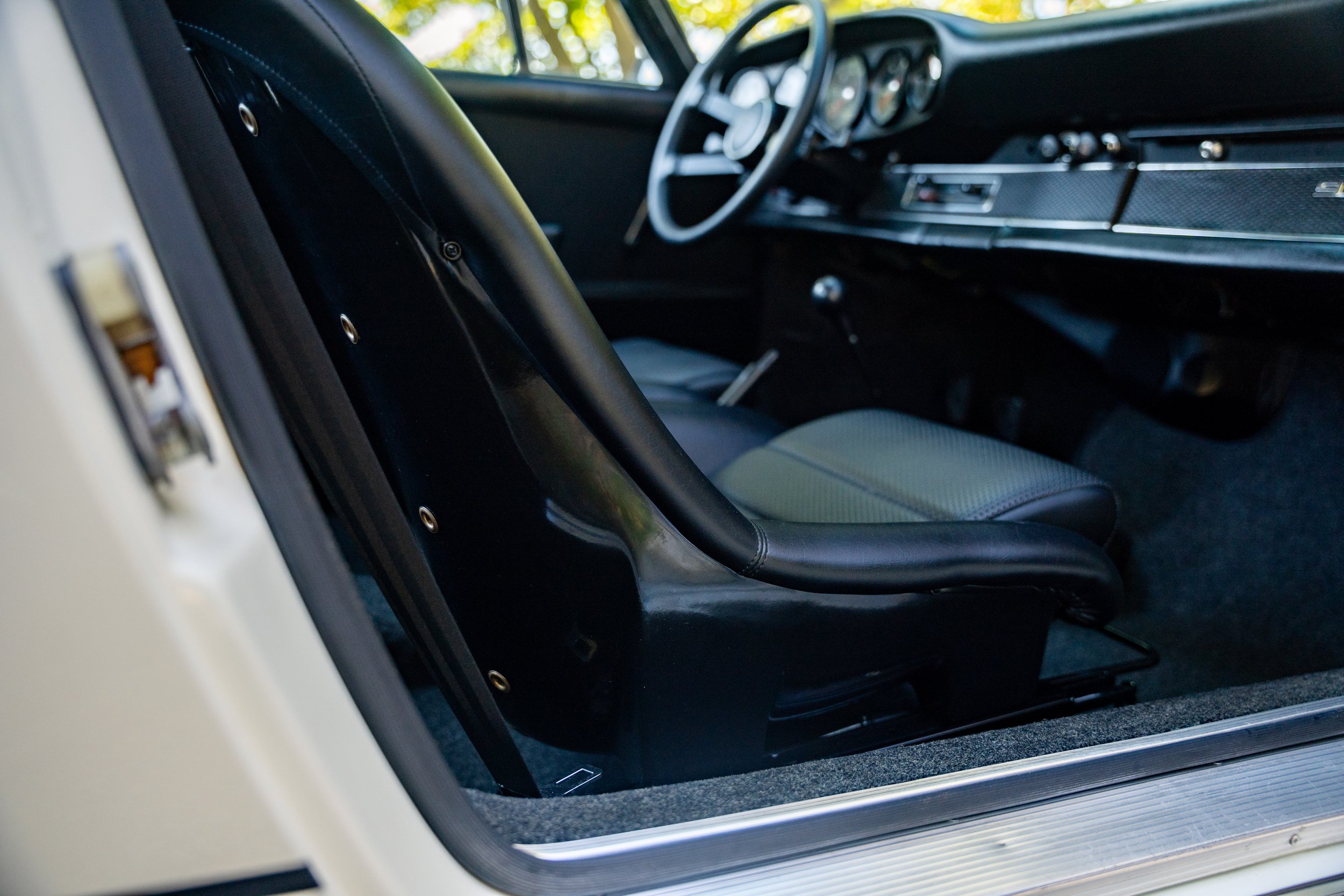1970 Porsche 911E Coupe #0695-69.jpg