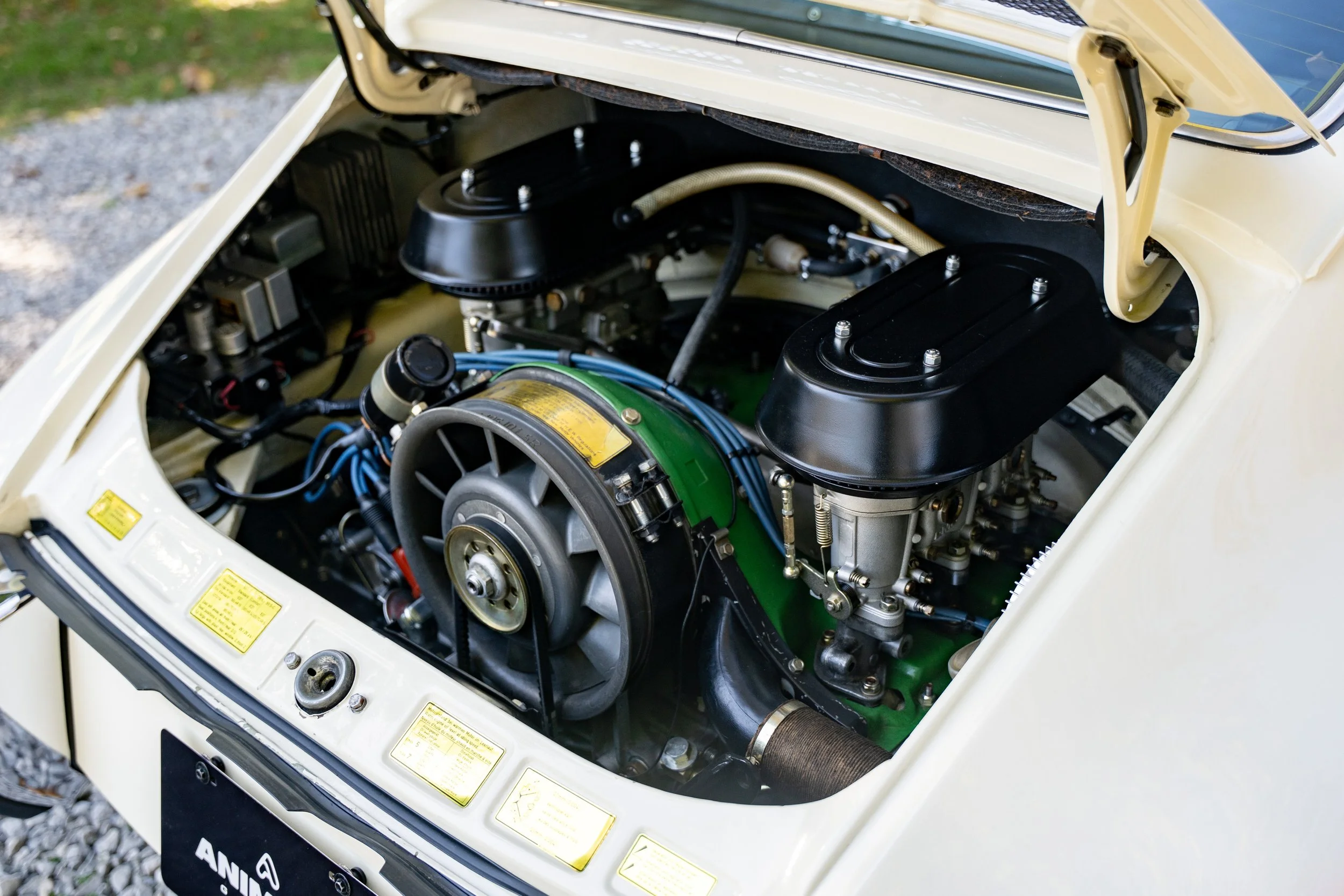 1970 Porsche 911E Coupe #0695-82.jpg