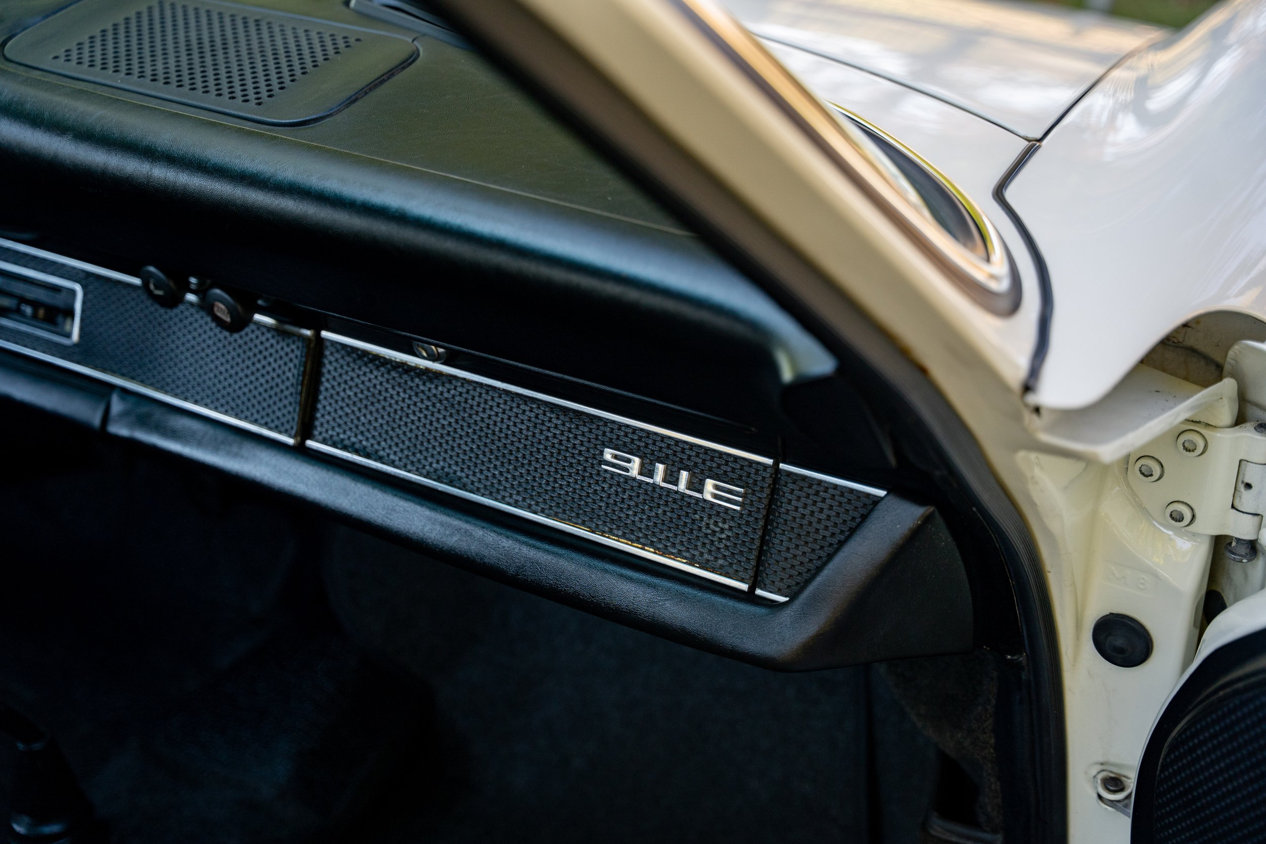 1970 Porsche 911E Coupe #0695-65.jpg