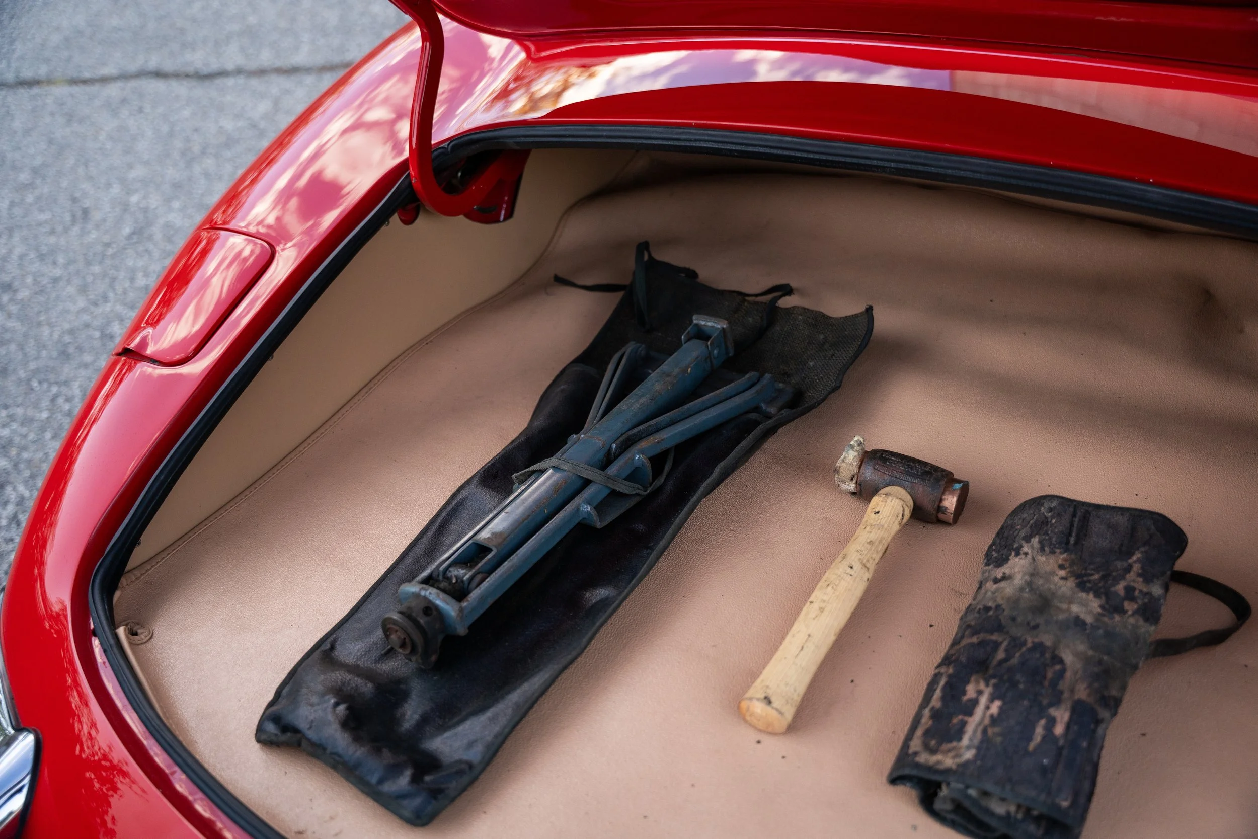 1966 Jaguar E-Type Roadster #3061 Advertising Photos-76.jpg