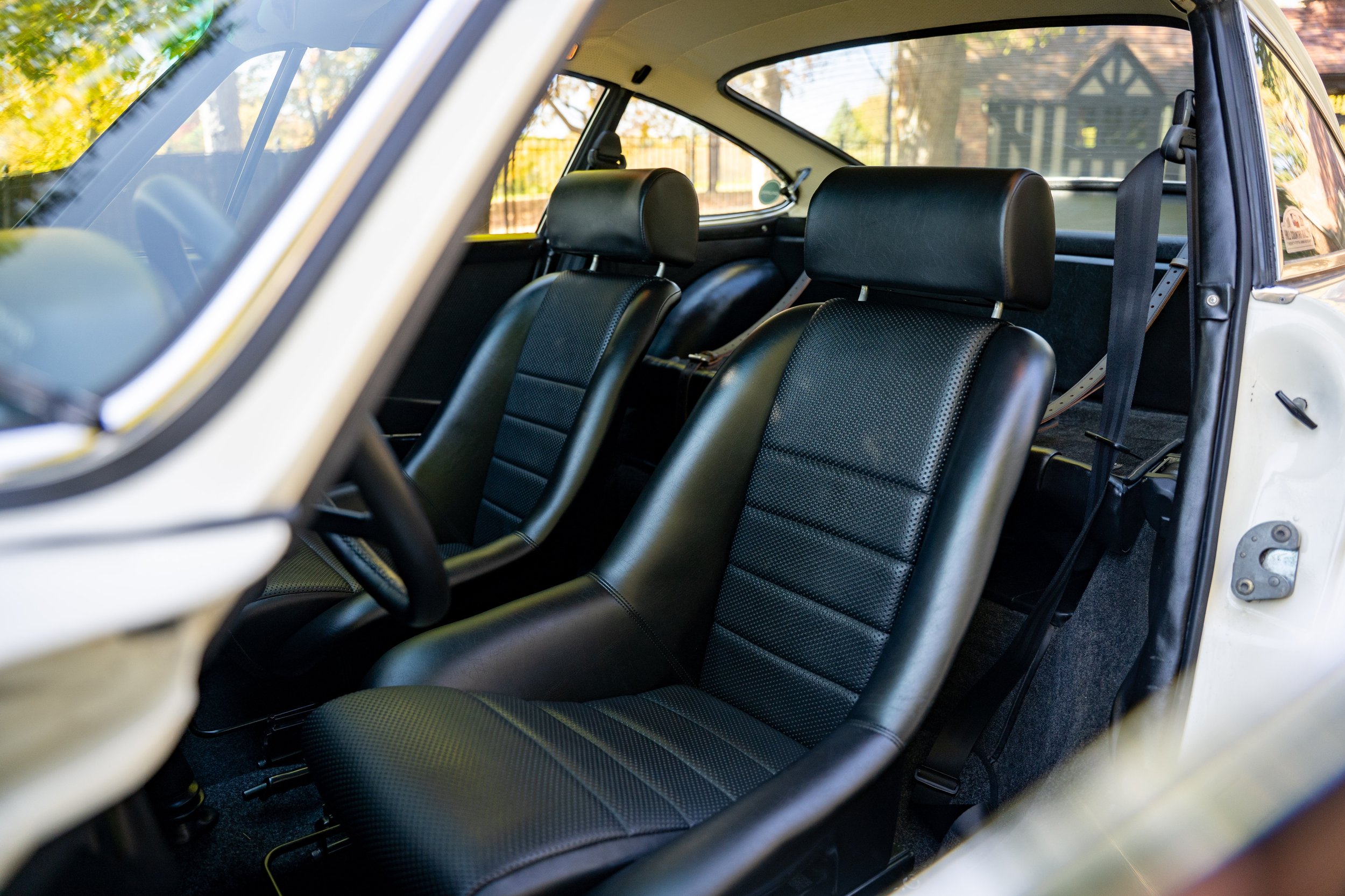 1970 Porsche 911E Coupe #0695-39.jpg