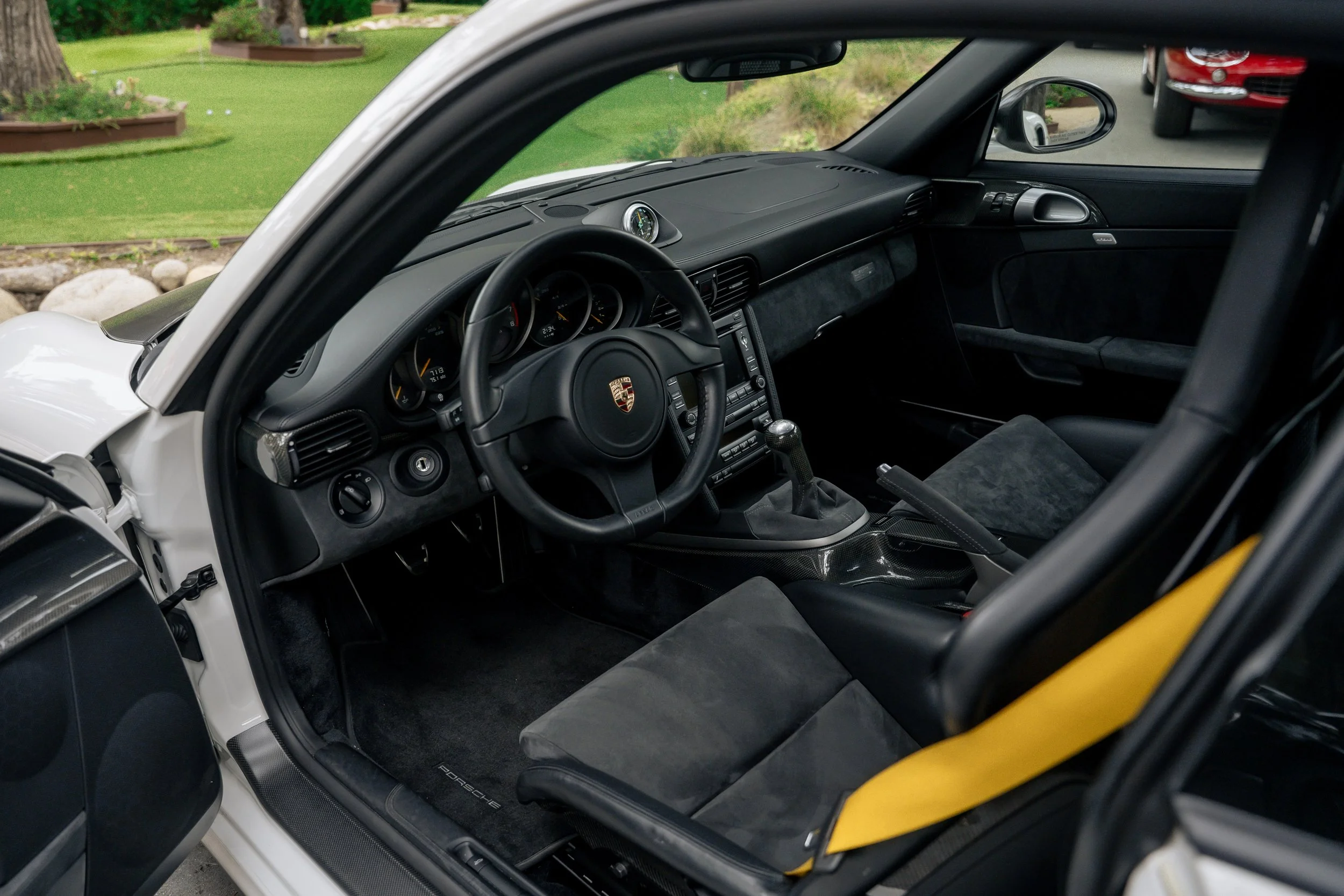 2011 Porsche 911 GT2 RS-1.jpg