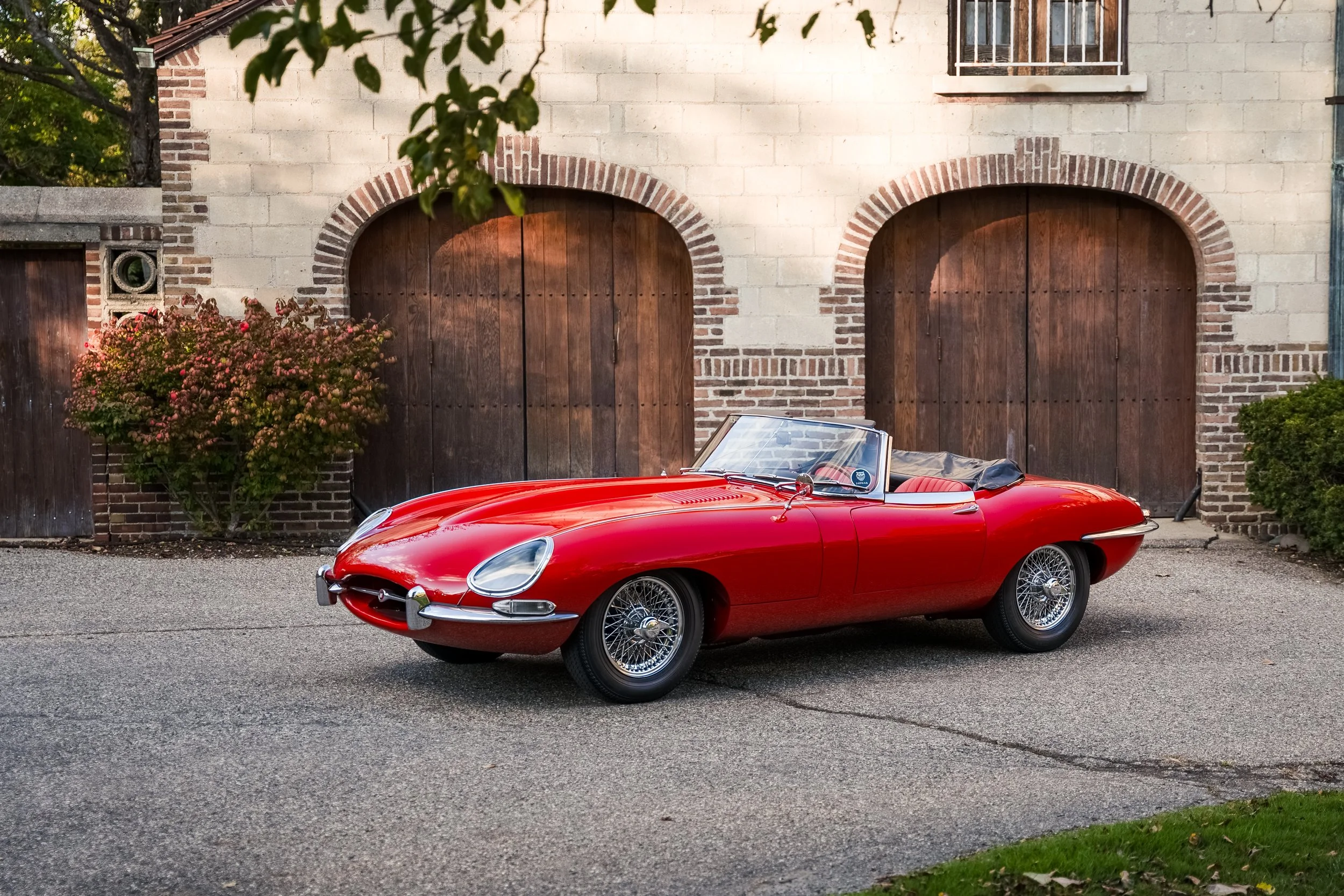 1966 Jaguar E-Type Roadster #3061 Advertising Photos-1.jpg