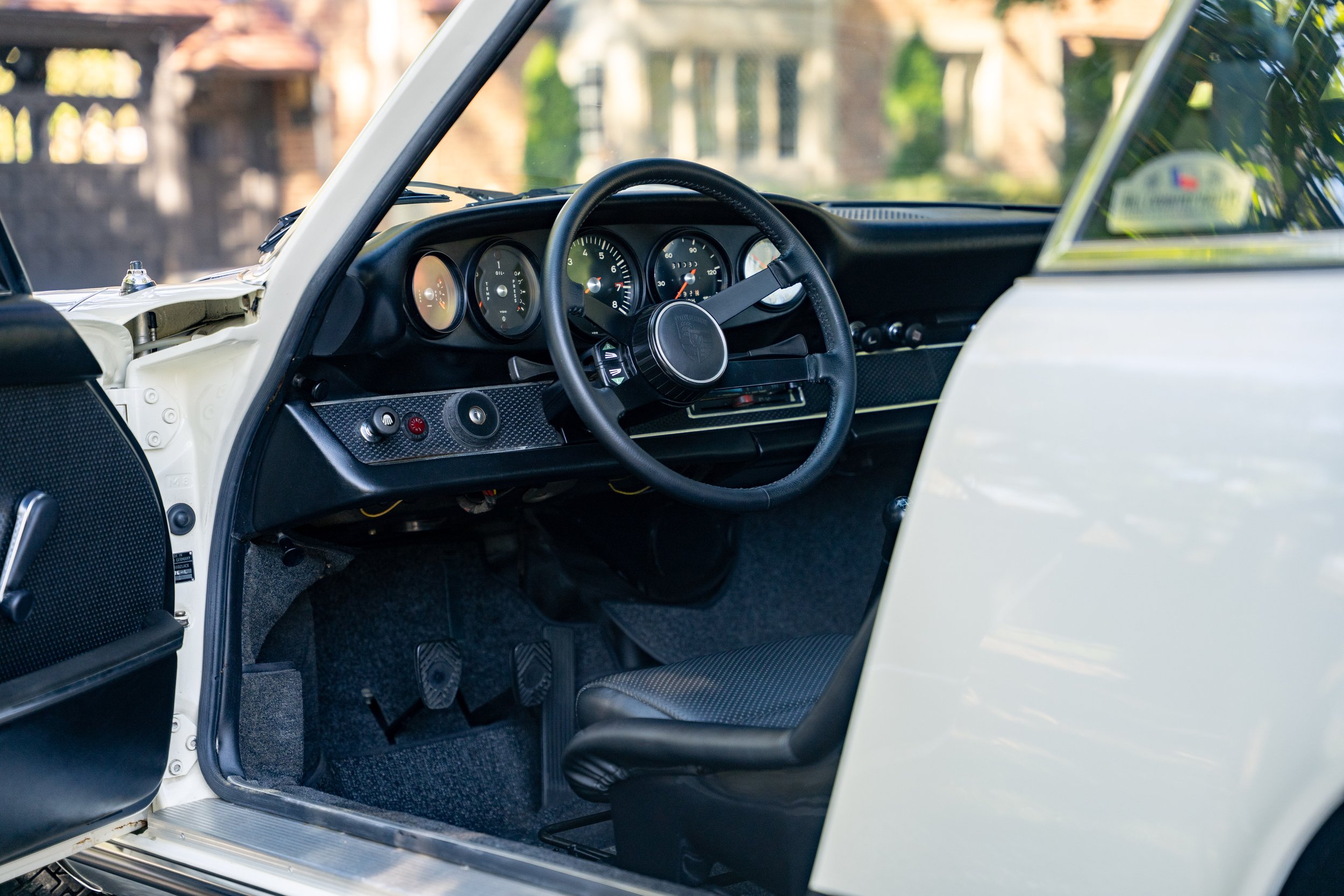 1970 Porsche 911E Coupe #0695-51.jpg