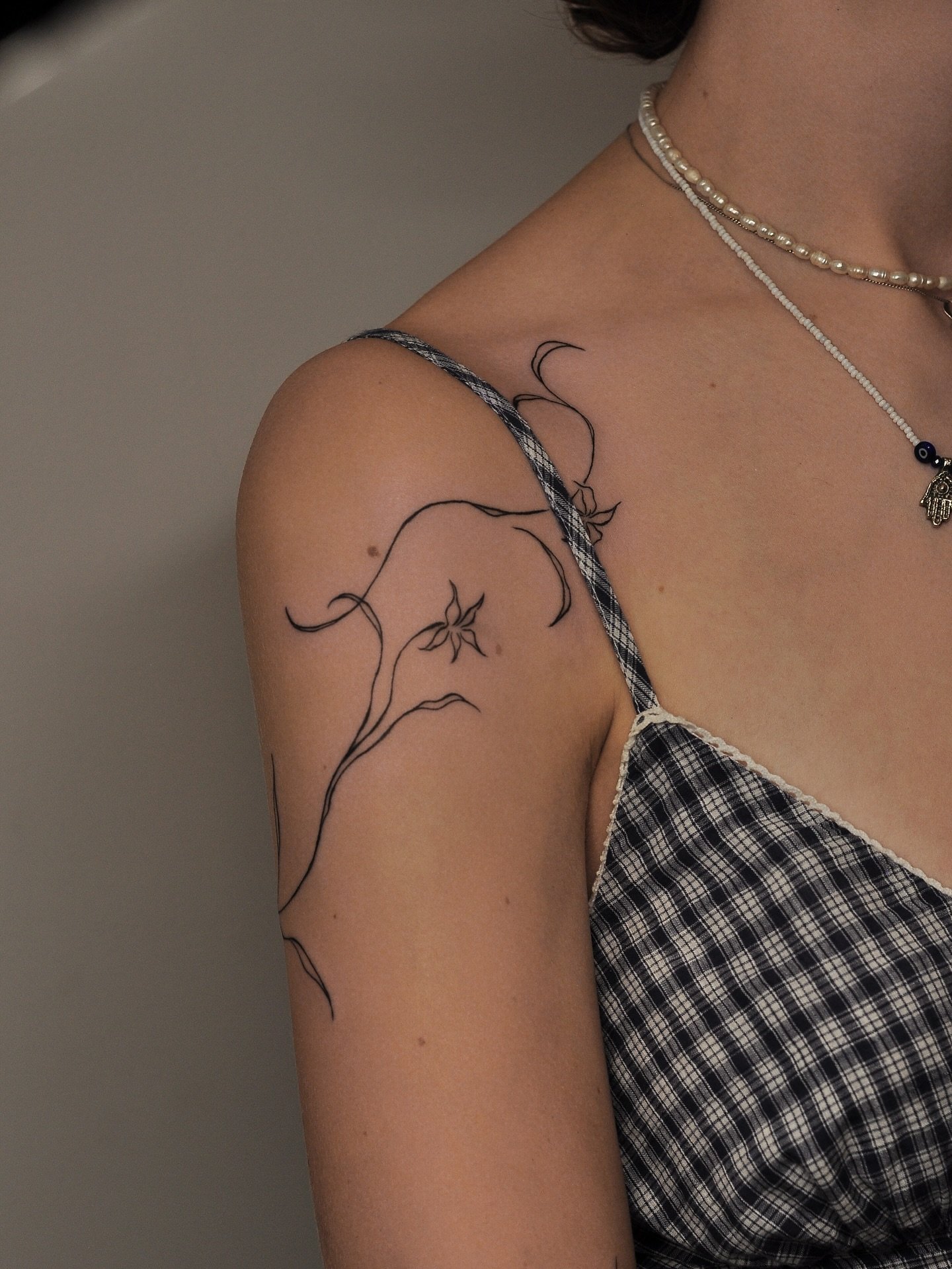 Flowy wrap around floral design 🌺

Jan - Feb Bookings open 💌
DM or use my booking form in bio

#australiatattoo #sydneytattoo #finelinetattoo #abstracttattoo #floraltattoo