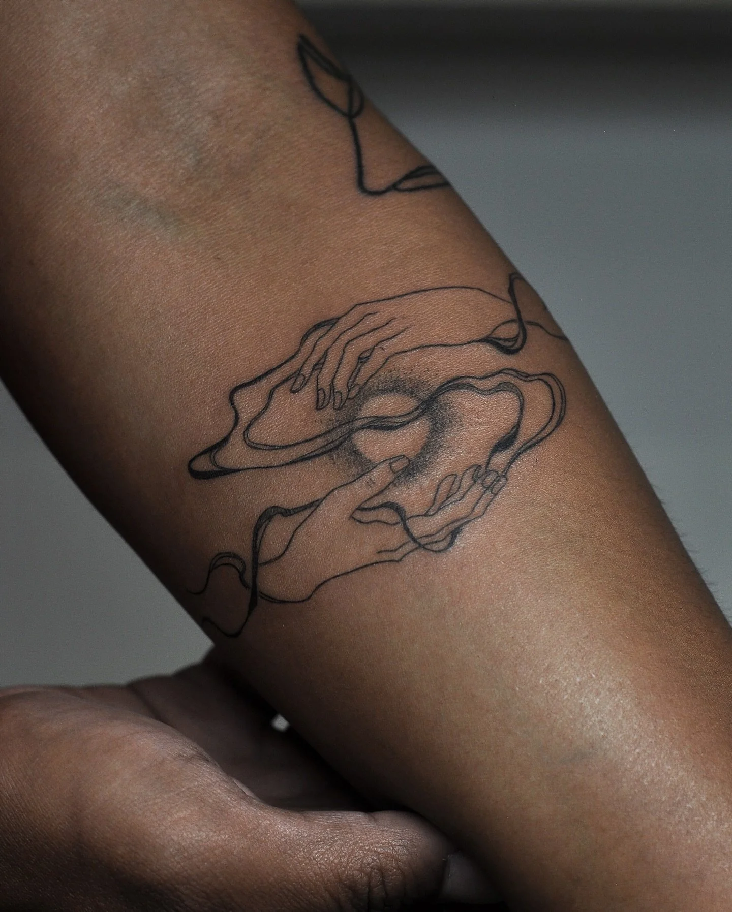 🫳🏻☀️🫲🏻 

Jan - Mar Bookings open 💌
Please use my booking form (linked in bio) or DM for enquiries !

#australiatattoo #sydneytattoo #tattooflash #finelinetattoo #illustrativetattoo