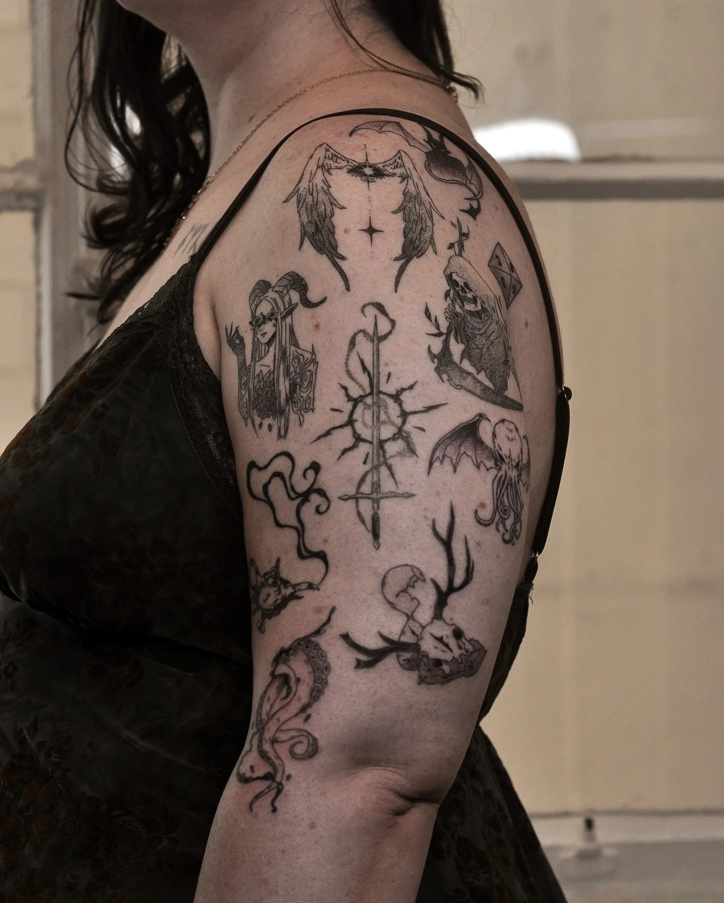 Completed DND sleeve 🗡️🧌🎲

9/9 warlock subclasses, done over 2 days ! 
Thanks Tegan for trusting me with so many designs 🤍

Mar - Apr Bookings open 💌
Please use my booking form (linked in bio) or DM for enquiries !

#australiatattoo #finelinetat