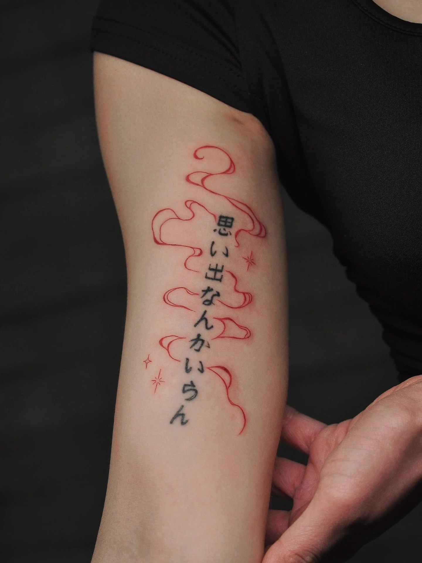 Flowy red smoke to compliment Jane&rsquo;s Inarizaki motto 🩸

Script/kanji not my work !

July Bookings open 💌
Please use my booking form (linked in bio) or DM for enquiries !

#sydneytattoo #abstracttattoo #smoketattoo #finelinetattoo #redtattoo