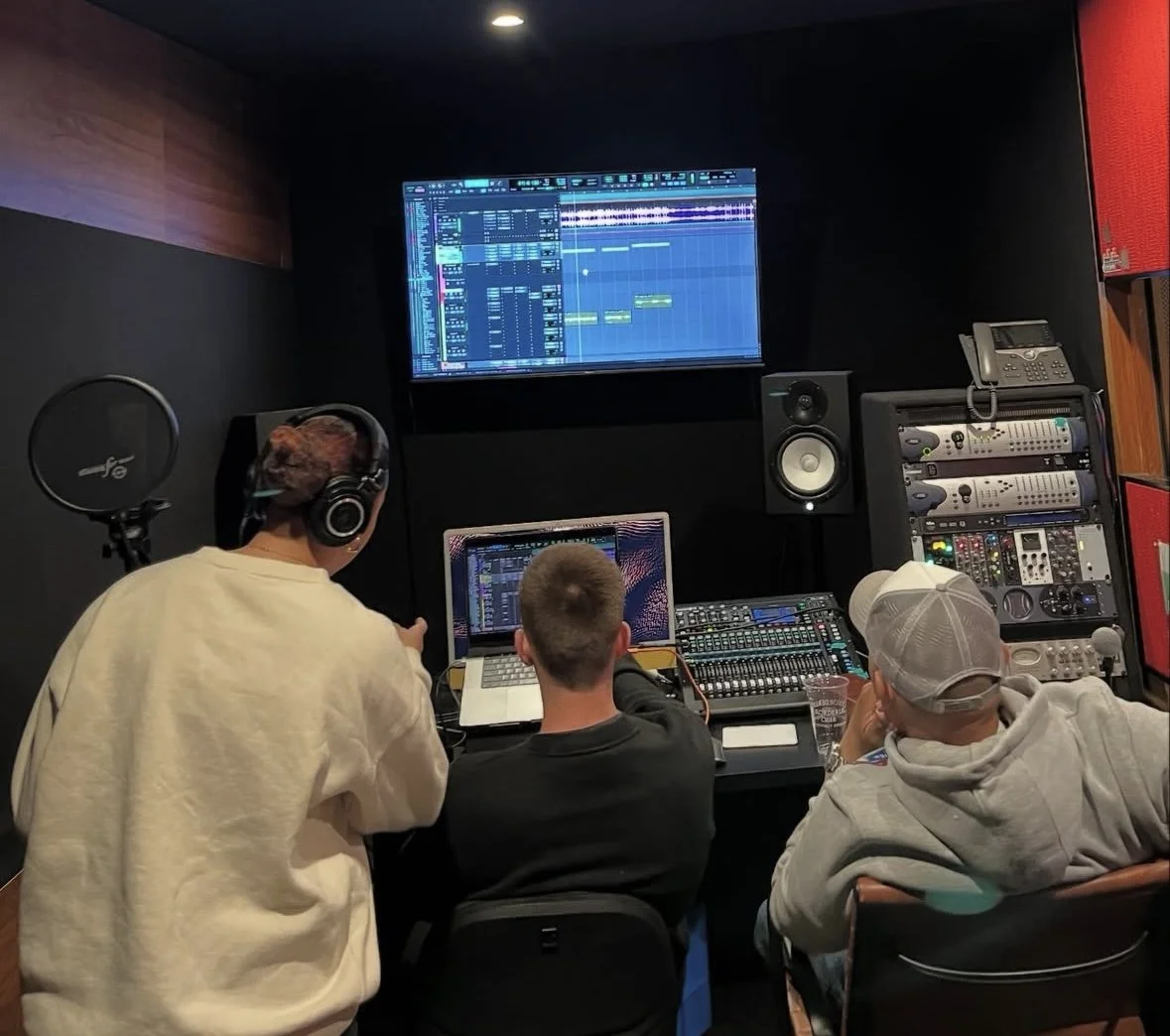 01- Kameygal Music Studio.jpg