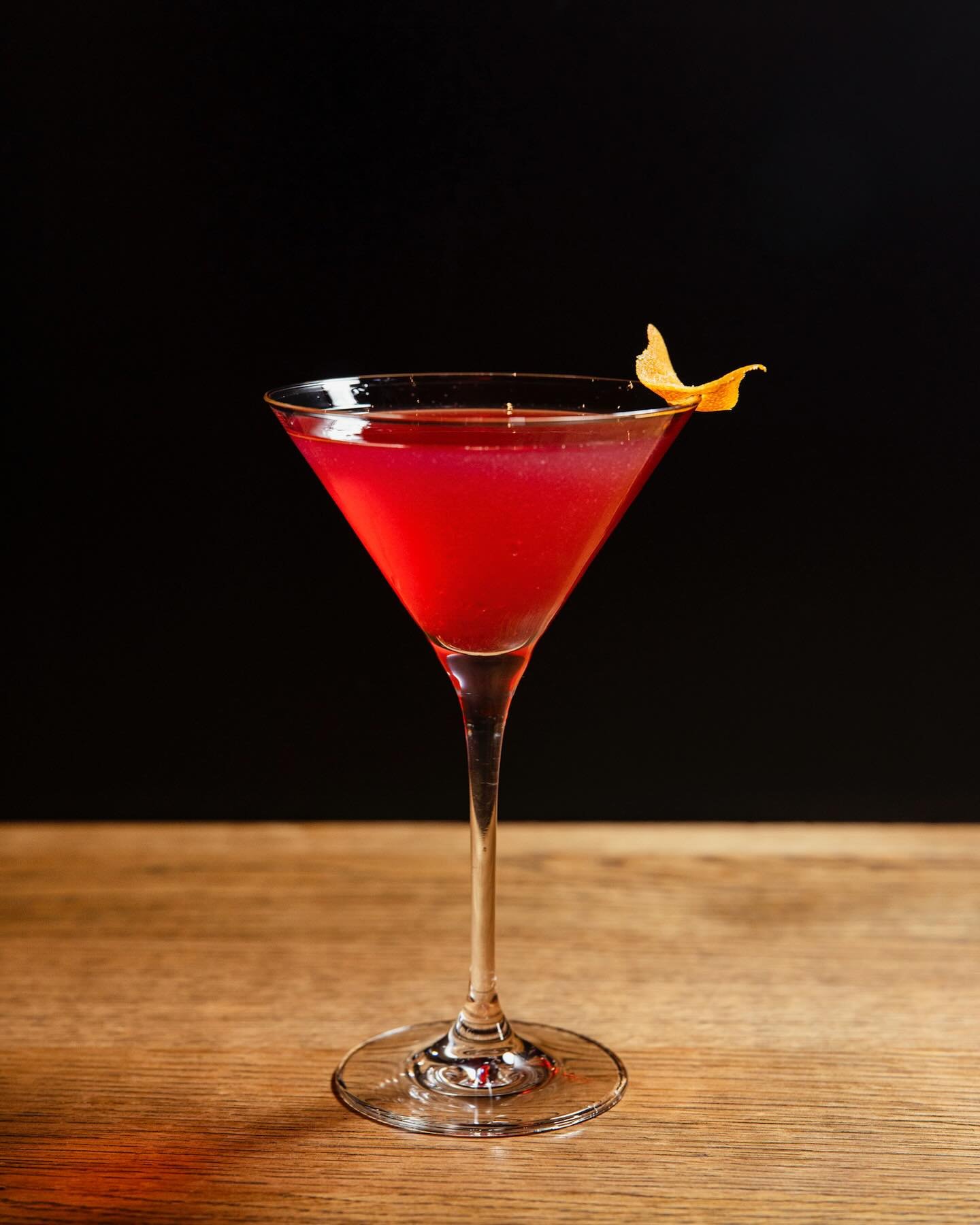 A fresh twist on a classic 🍃🥃 The Mint Fashioned: 

2cl - La Mentheuse
4cl - Bourbon
7cl - Ginger Ale
1cl - Sugar Syrup
1cl - Lemon Juice

Classic roots, minty refreshed &mdash; sip the unexpected. 

you will find our drink-menu in our bio 🥂 - che