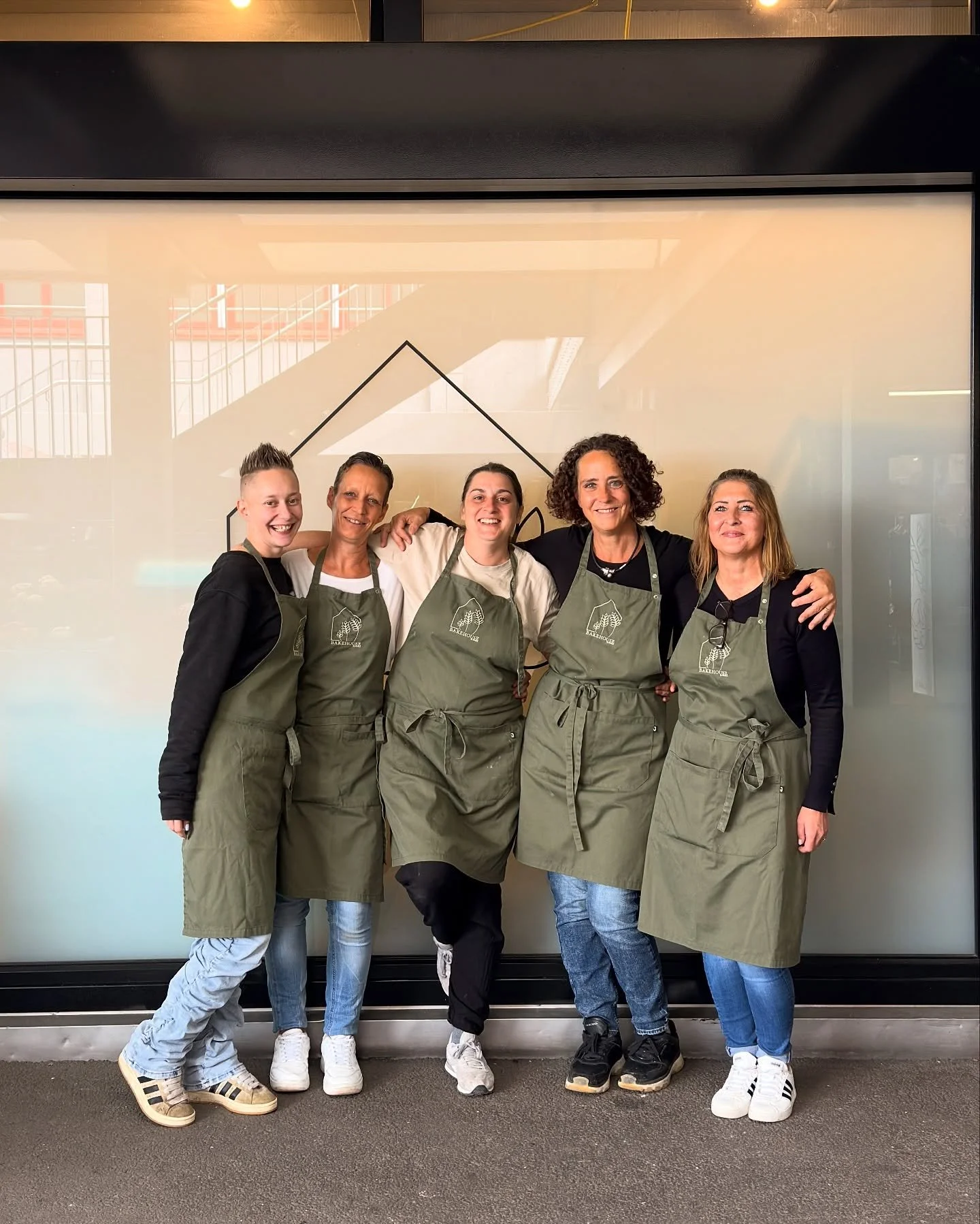 🤎 Das ist unser Bakehouse Horgen Team

Seit einem Jahr d&uuml;rfen wir euch hier mit frischem Geb&auml;ck, Kaffee &amp; guter Laune begr&uuml;ssen 🥐 ☕️ 

Tag f&uuml;r Tag gibt unser Frauenpower-Team ihr bestes, damit ihr euch wohl und zuhause f&uum