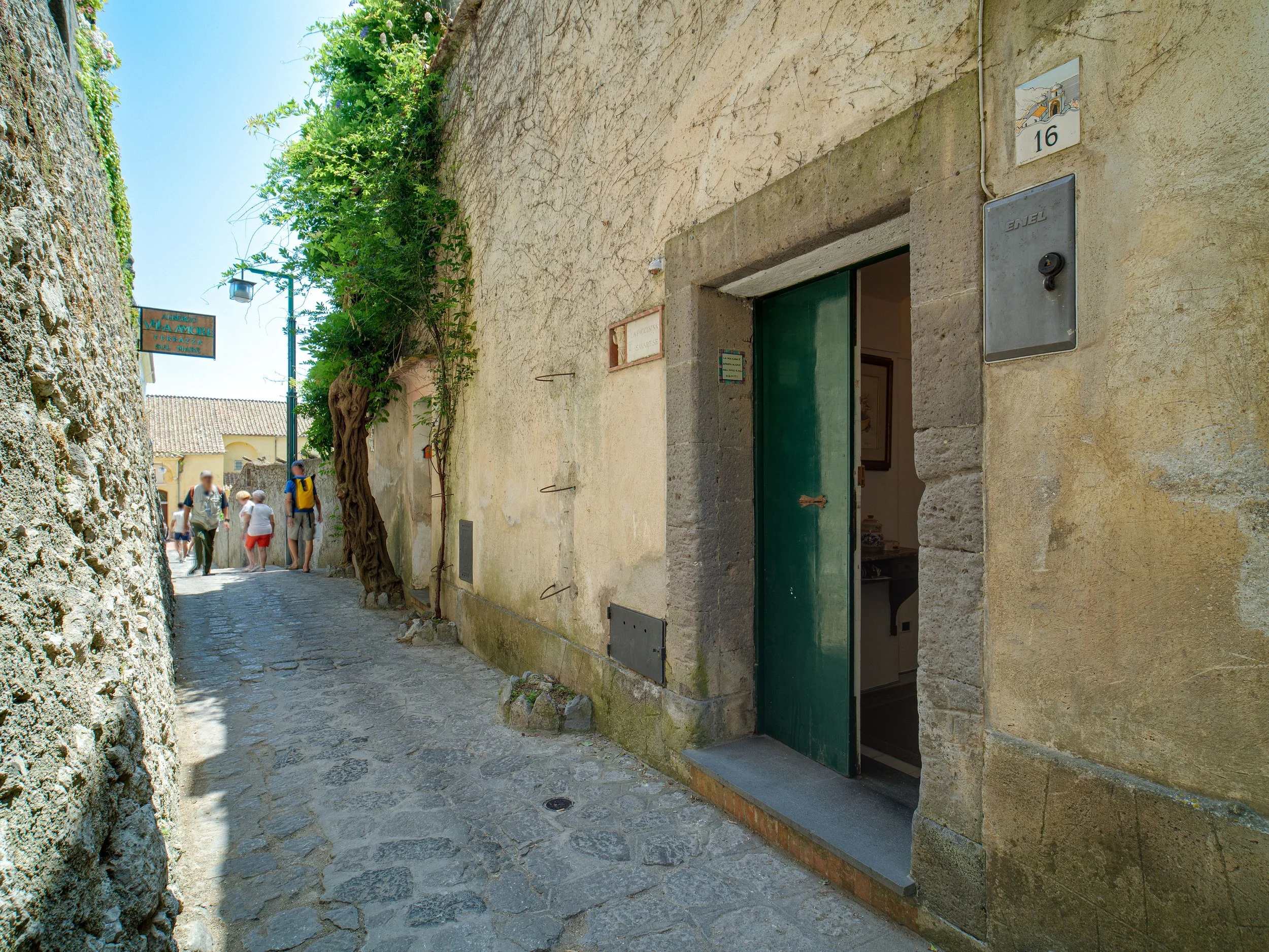 31. Ingresso e strada.jpg