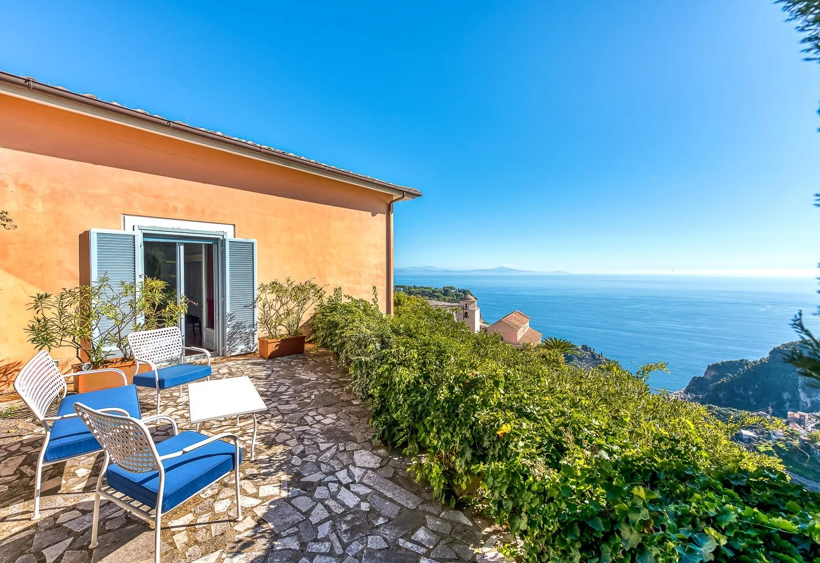 incantevole-villa-con-piscina-vista-mare190_xxl.jpg