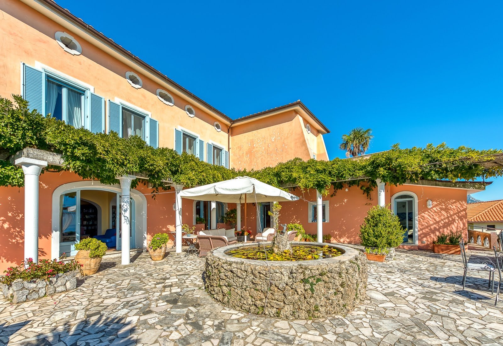 incantevole-villa-con-piscina-vista-mare193_xxl.jpg