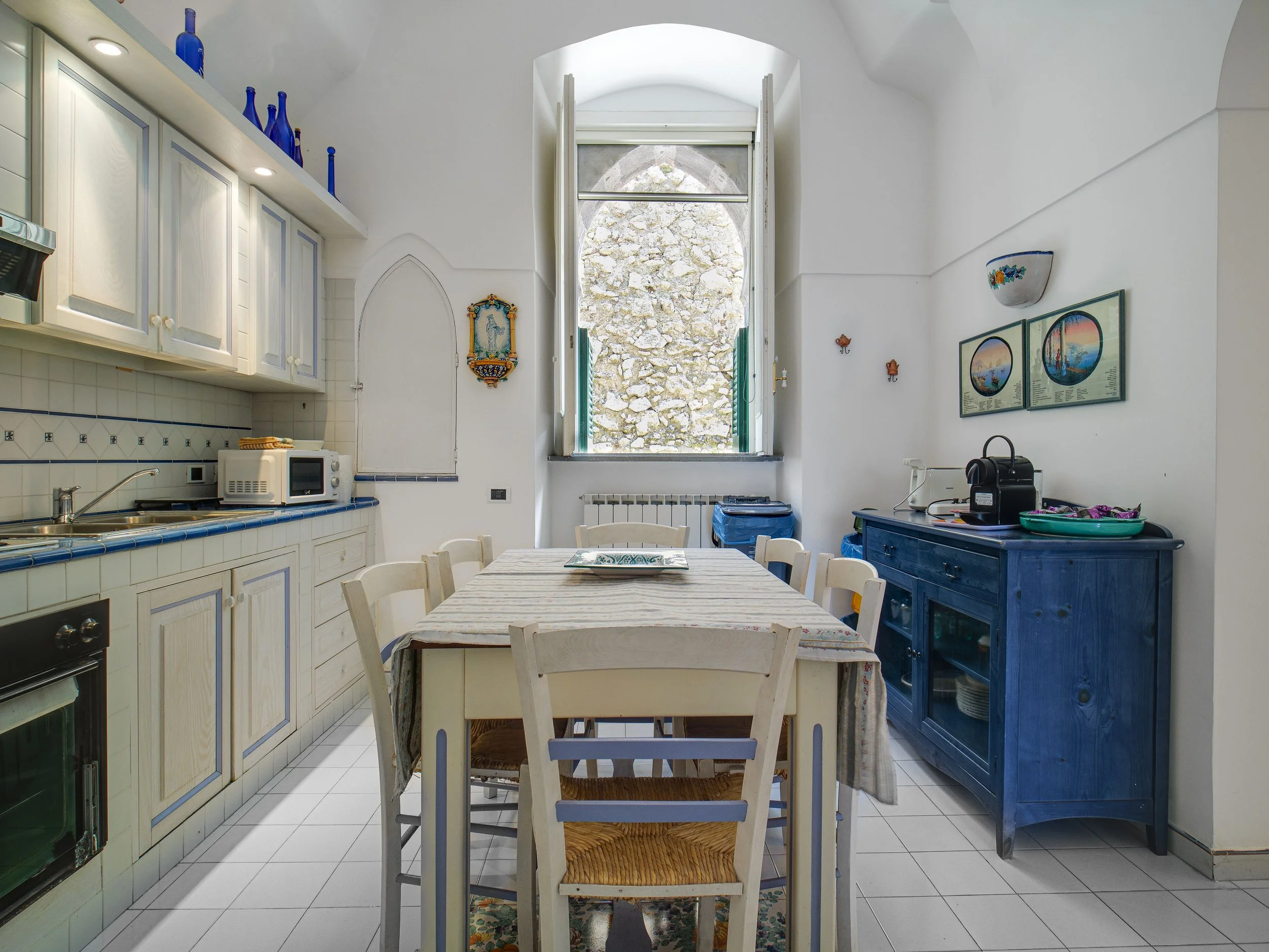 21. Cucina frontale.jpg