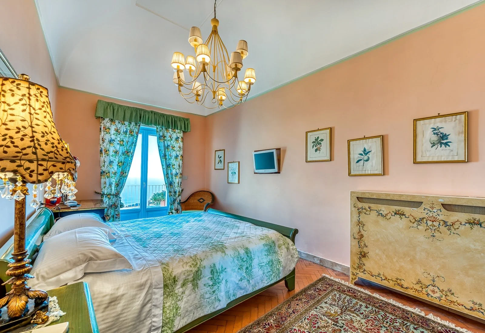 Camera da letto con terrazzino.jpg