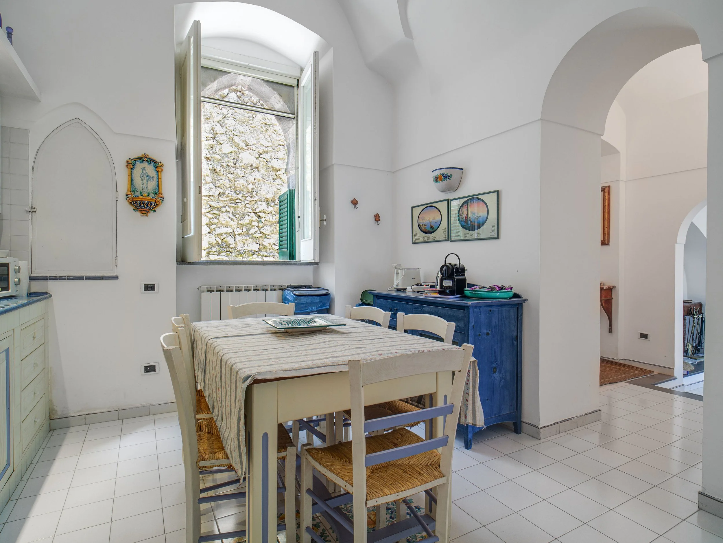 22. Cucina laterale .jpg