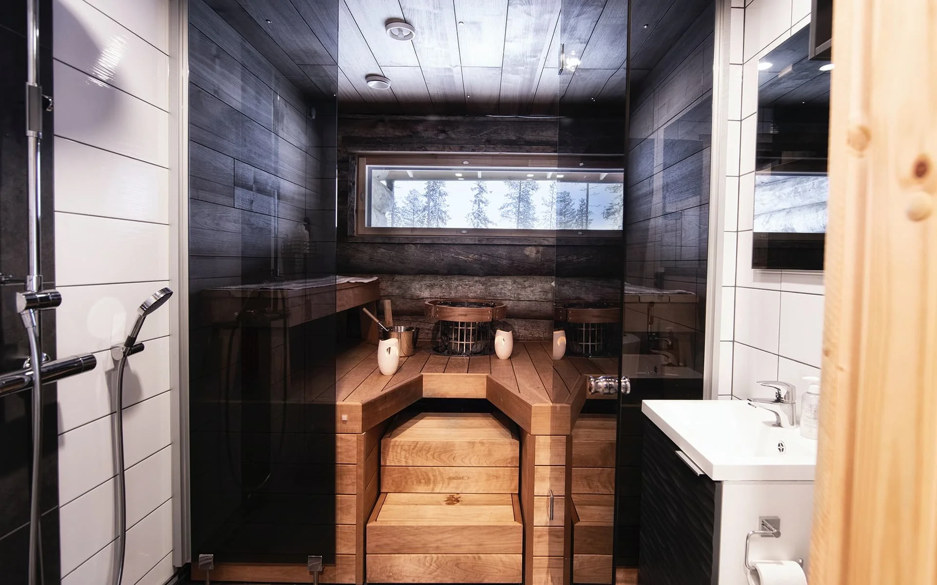 veskarantaskyviewvillabathroomandsauna.jpg