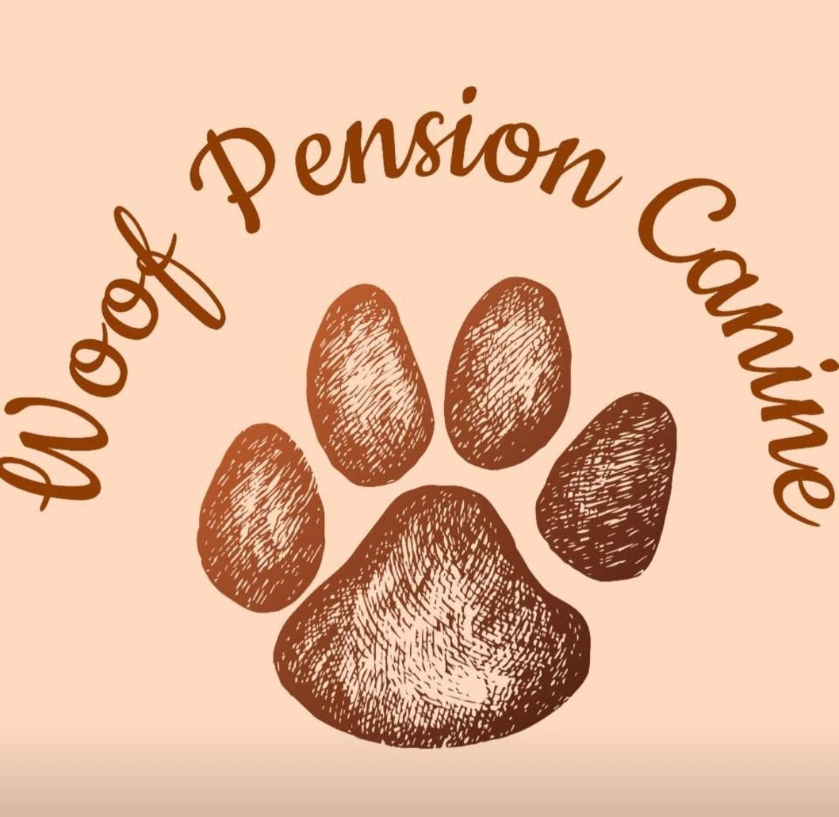 Logo marron avec une inscription 'Home of Pension Canine' en cercle, autour d'une empreinte digitale de patte de chien.