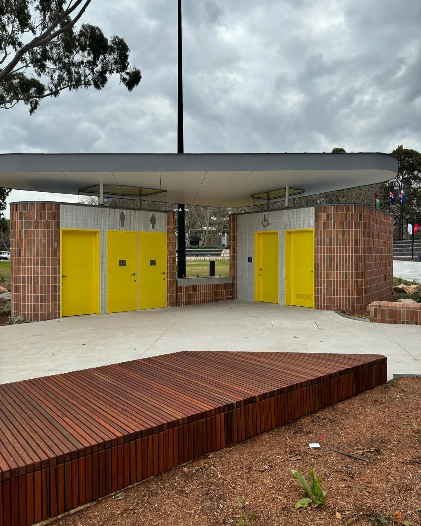 Paul Keating Park 

- Amenities Block 
- Hardwood seating
- Tessellated Tiles
🪚🔨
