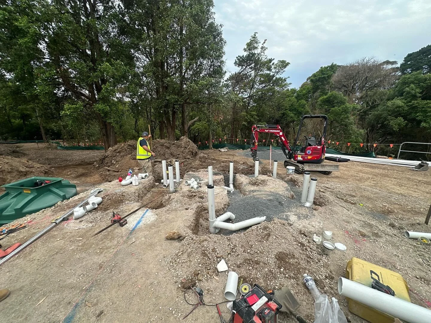 First steps taken on our new amenities block project in the Northern Beaches.
The good men from @hbrothers.plumbing working along side us to install this new 3000L pit/pump station and lay pipe for the project 💪🏼💪🏼