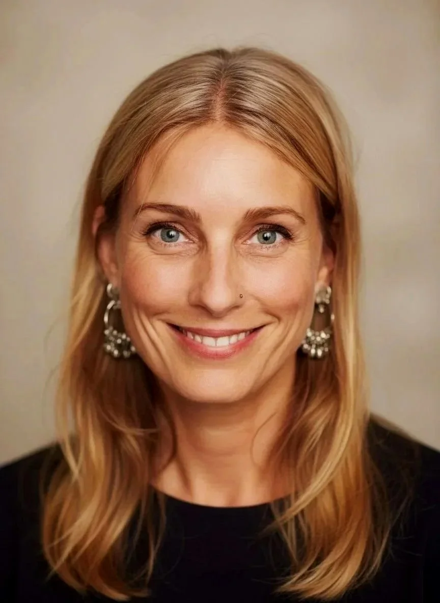 smiling long blond hair female anxiety therapist in san francisco for women