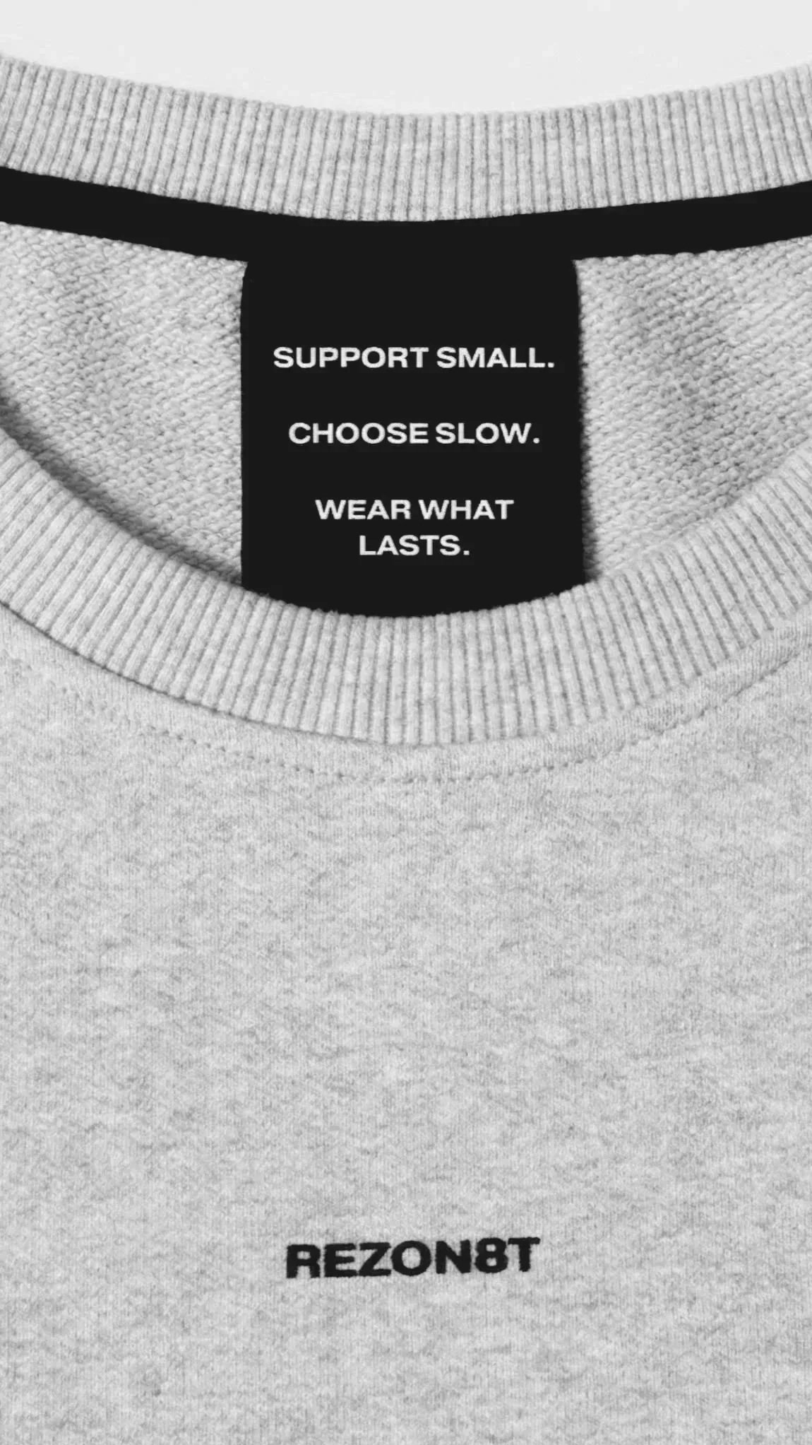 Oversized sweatshirt made in slow fashion tradition