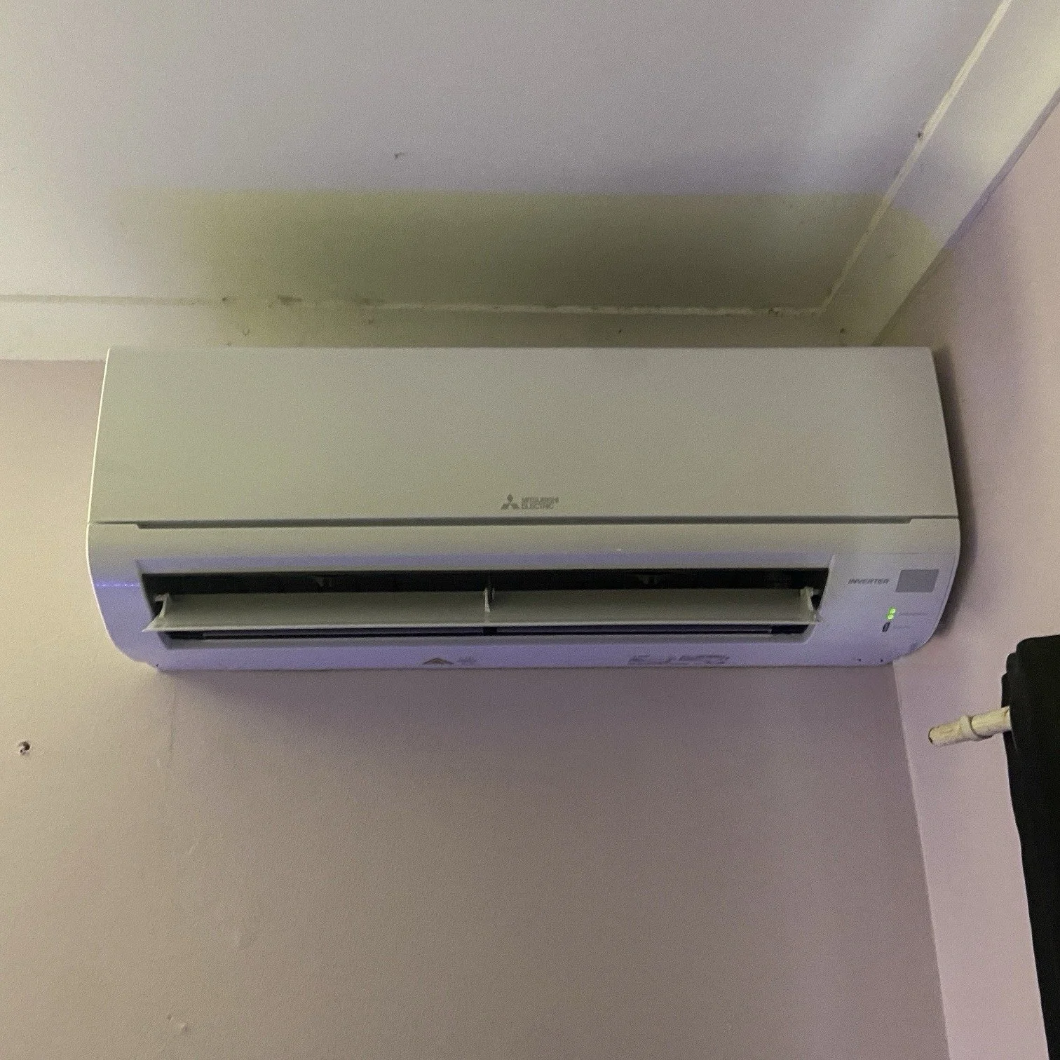 New aircon installation! 🎉☃️
Bringing efficient, quiet, and reliable cooling to our client's home in Darwin.
Have a look at the expertly executed setup of these two units, making up a sleek Mitsubishi Electric cooling system ready to beat the Top En