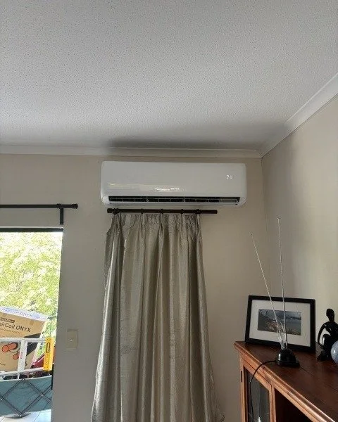 ❄️ Looking for a reliable & efficient AC upgrade?
We might have just the thing — check out this 7.1kW Gree unit we recently installed!
Why should you choose Gree?
 🌍 Global leader: Gree has been the world’s largest residential air