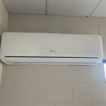 Another new installation complete 🧑&zwj;🔧

Two brand new Gree 8kW systems now up and running at a commercial space. These units are seriously powerful and ready to go to work 😎❄️
 
Got an enquiry? Shoot us a PM or give us a call on 08 7928 5200 to