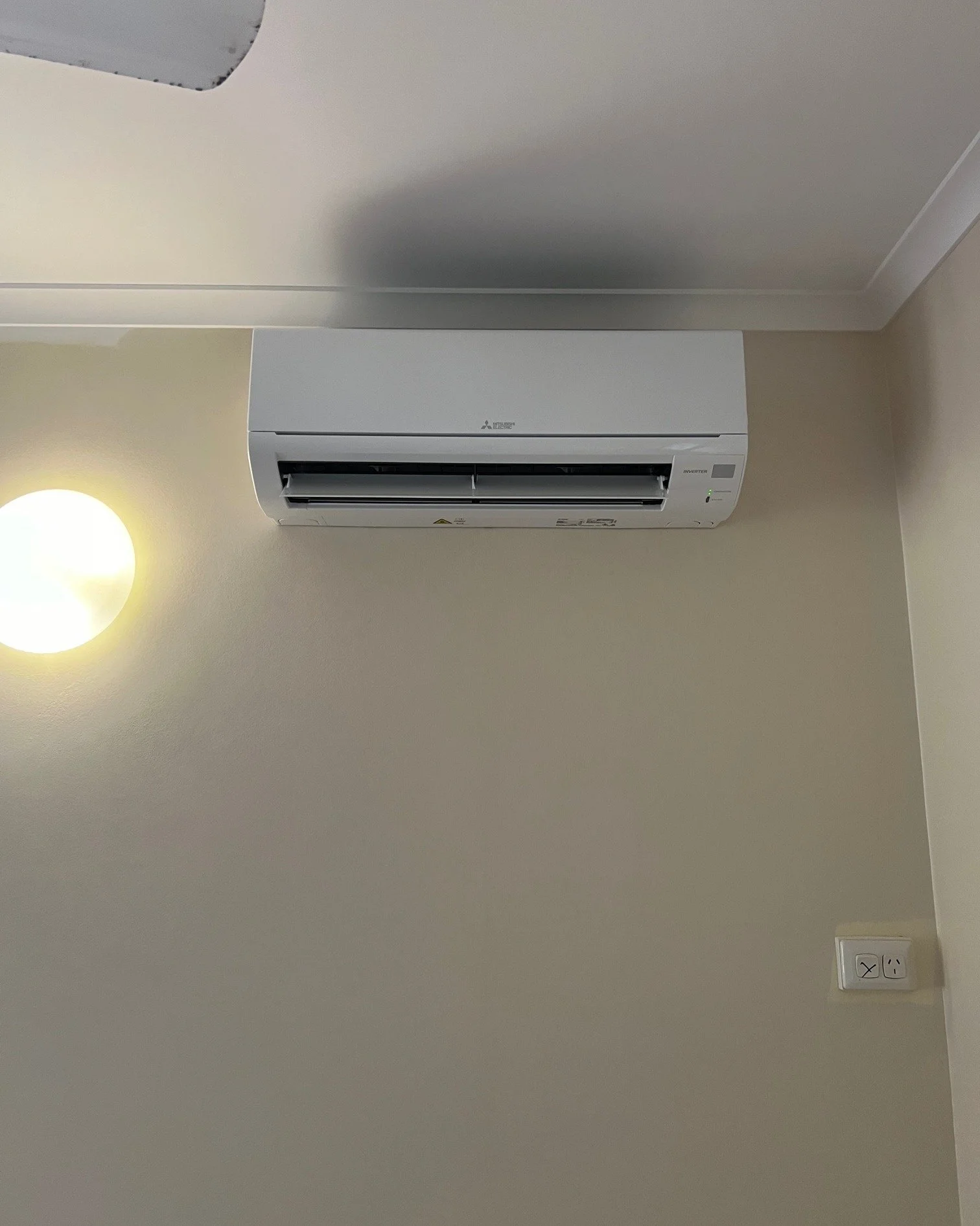 Another happy home🏡✨

Our team just completed another installation of a 3.5kW Mitsubishi Electric air conditioner in this client's bedroom! What a beauty! 

With over 12 years of industry experience you can count on us for exceptional service and ex