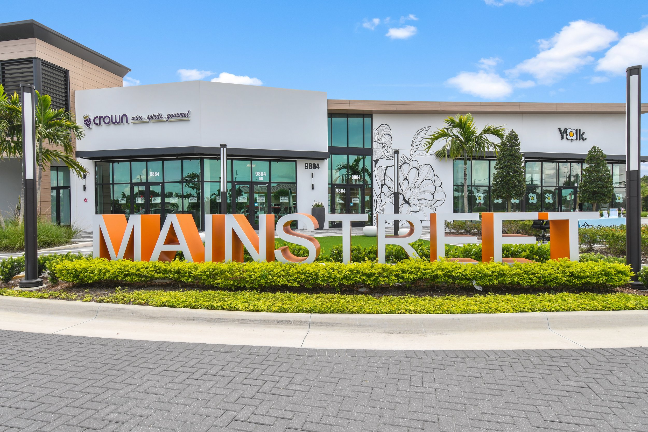 <strong>MAINSTREET</strong><a>SEE PROJECT →</a>