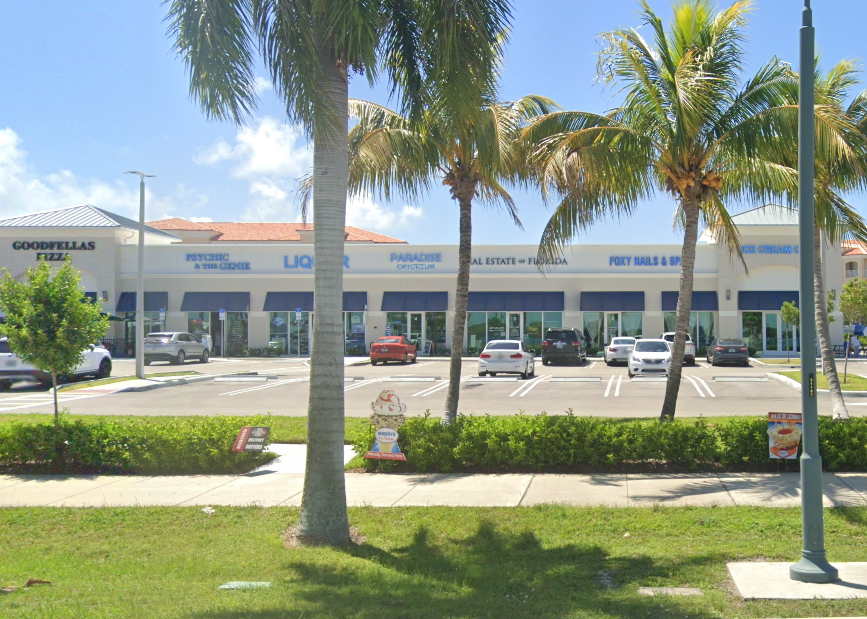 <strong>HARBOURCAY</strong><a>SEE PROJECT →</a>