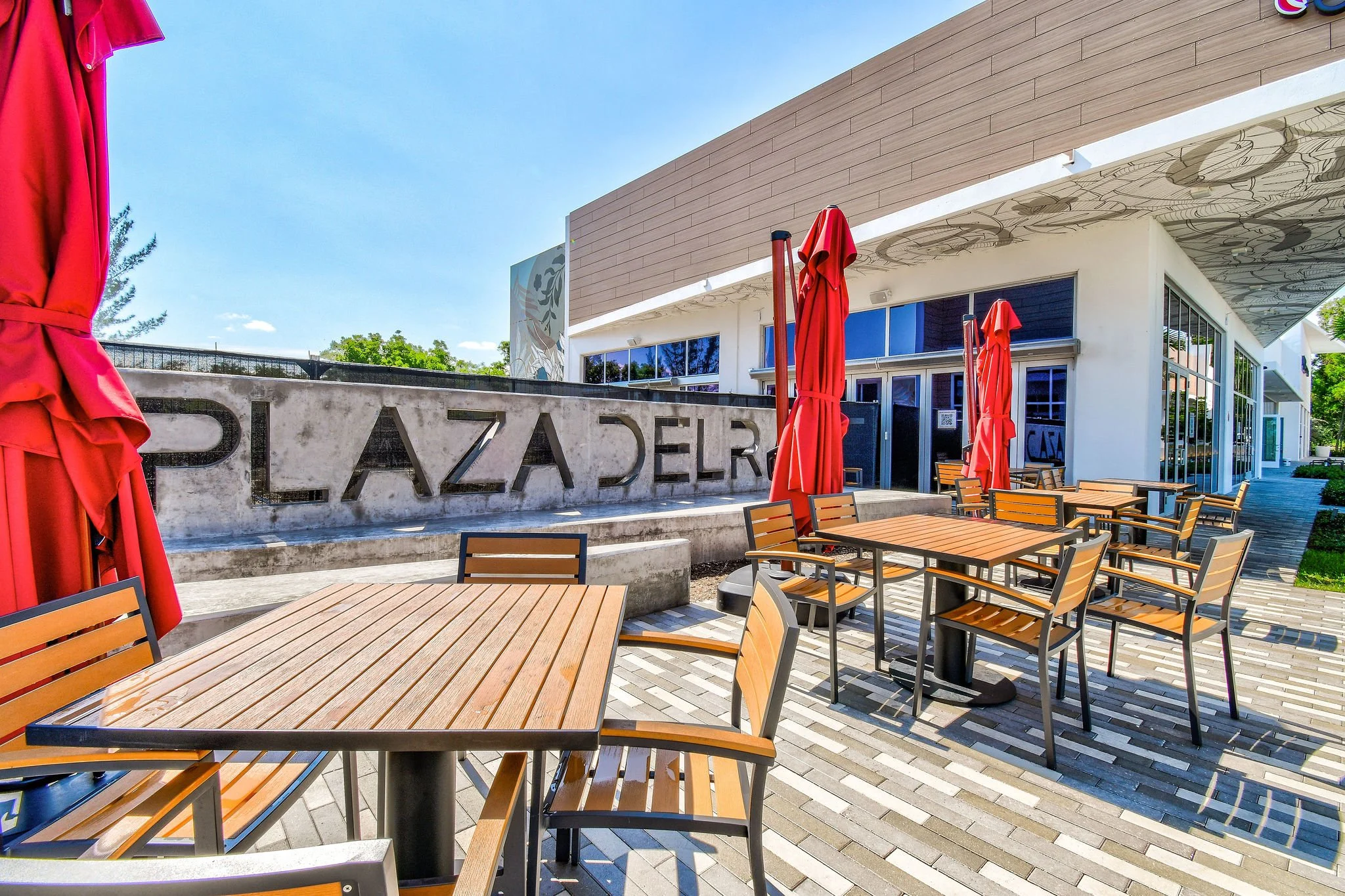 <strong>PLAZA DELRAY</strong><a>SEE PROJECT →</a>