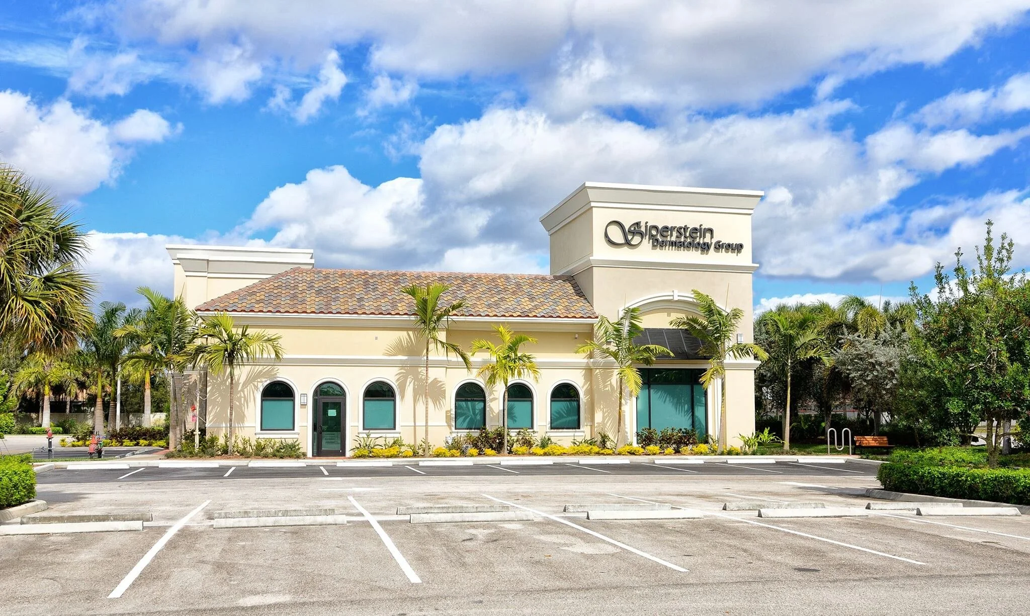 <strong>SIPERSTEIN DERMATOLOGY</strong><a>SEE PROJECT →</a>