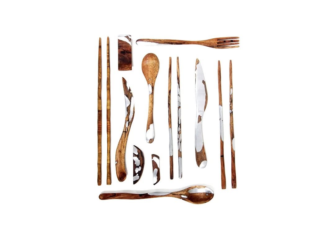 Collection R&eacute;silience - @dorian.etienne

Les petites scieries peinent souvent &agrave; &eacute;couler, autrement qu&rsquo;en bois de chauffage, leurs stocks de bois ab&icirc;m&eacute;s ou attaqu&eacute;s par les insectes xylophages.
Cette coll
