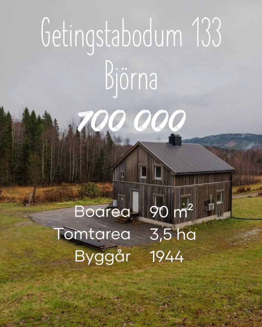 V&auml;lkommen till en trevlig och v&auml;lsk&ouml;tt fastighet med en gener&ouml;s tomt som erbjuder gott om plats f&ouml;r b&aring;de lek, odling och avkoppling. Huset har under senare &aring;r genomg&aring;tt flera st&ouml;rre renoveringar med ny 