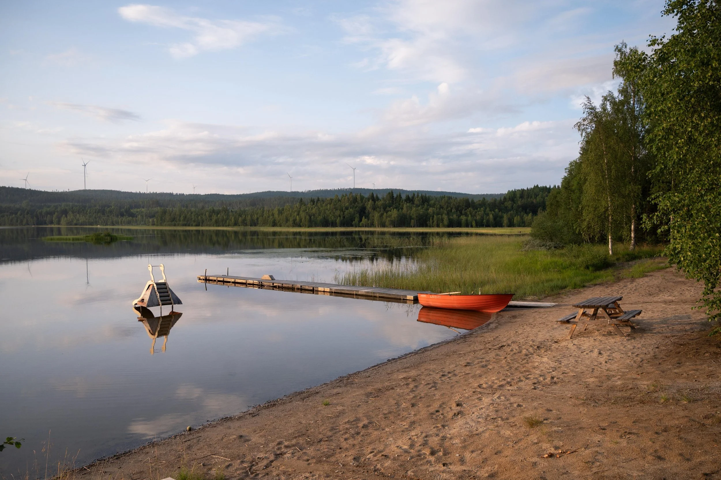 Symbol för badplats med en simmande person.