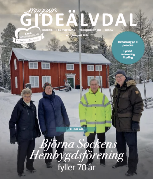 Omslag av magasin GIDEÄLVDAL med bild av Trehörningsjö kyrka från 1882, mot en blå himmel och träd i bakgrunden.