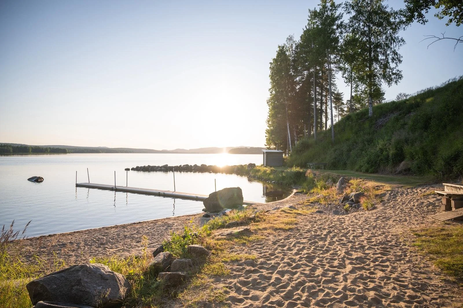 Symbol som visar en person i vatten, indikerar ett bad- eller simområde.