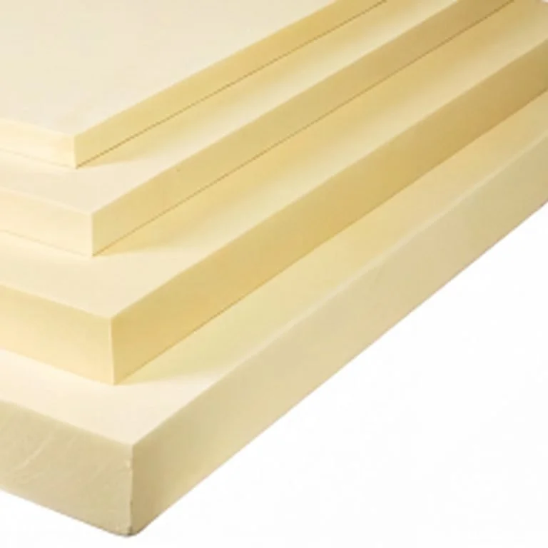 Feuilles de mousse isolante empilées