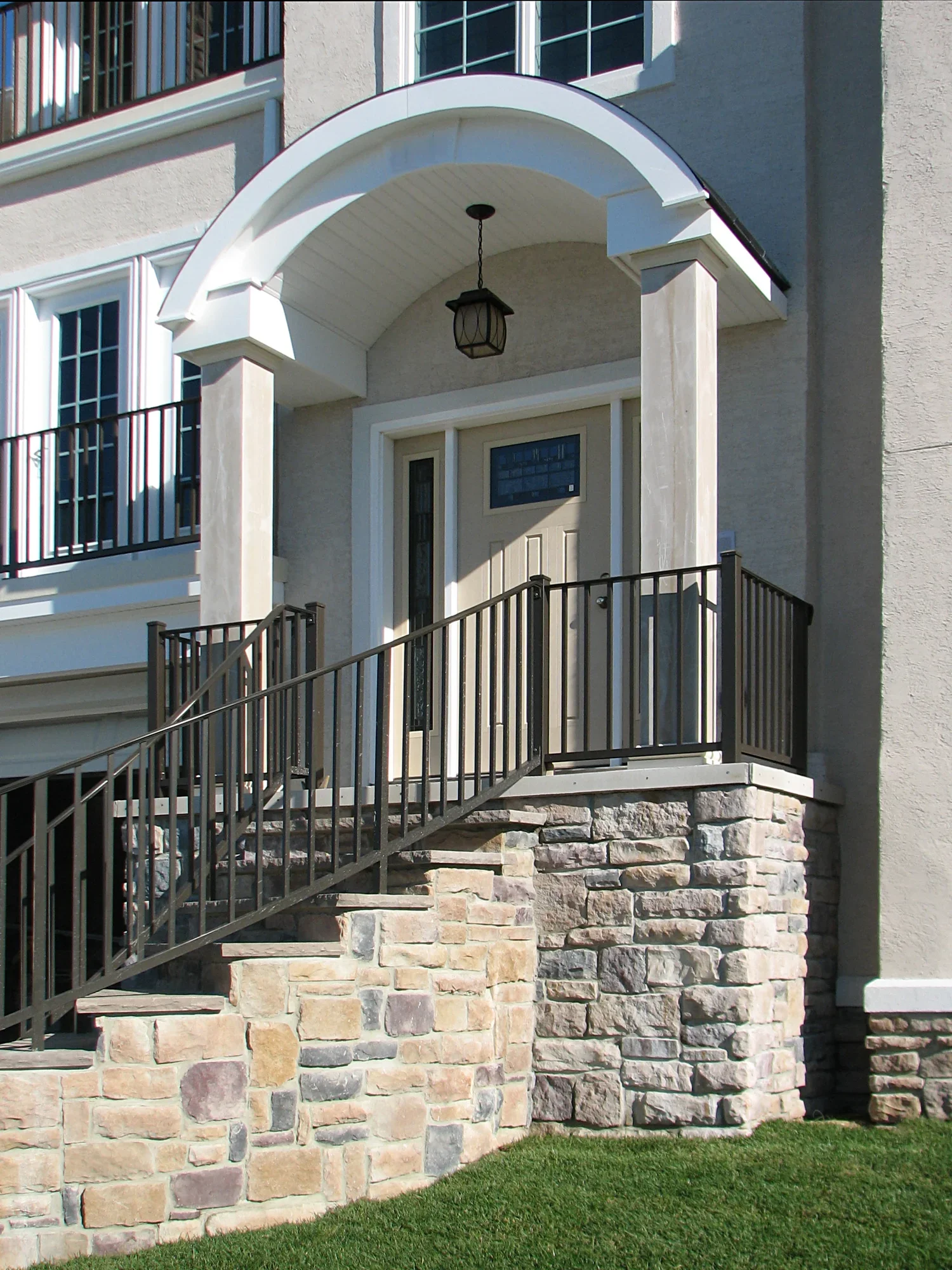 Entry stair to porch with columns